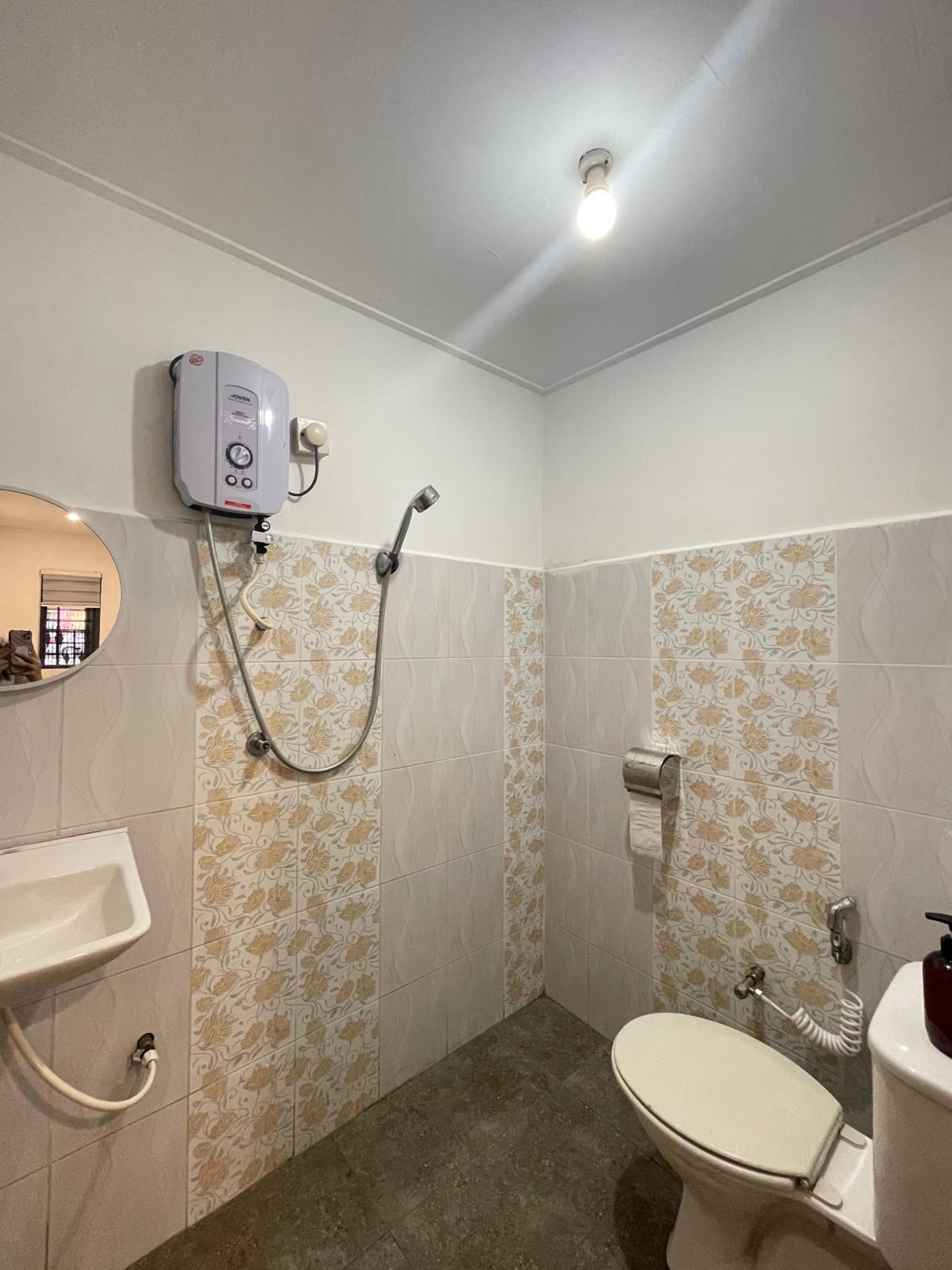 Family Room with Bathroom photo 3