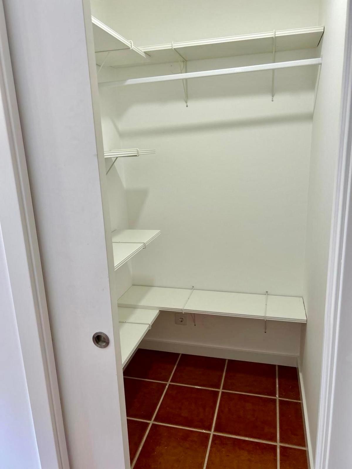 Twin Room with Private Bathroom photo 2