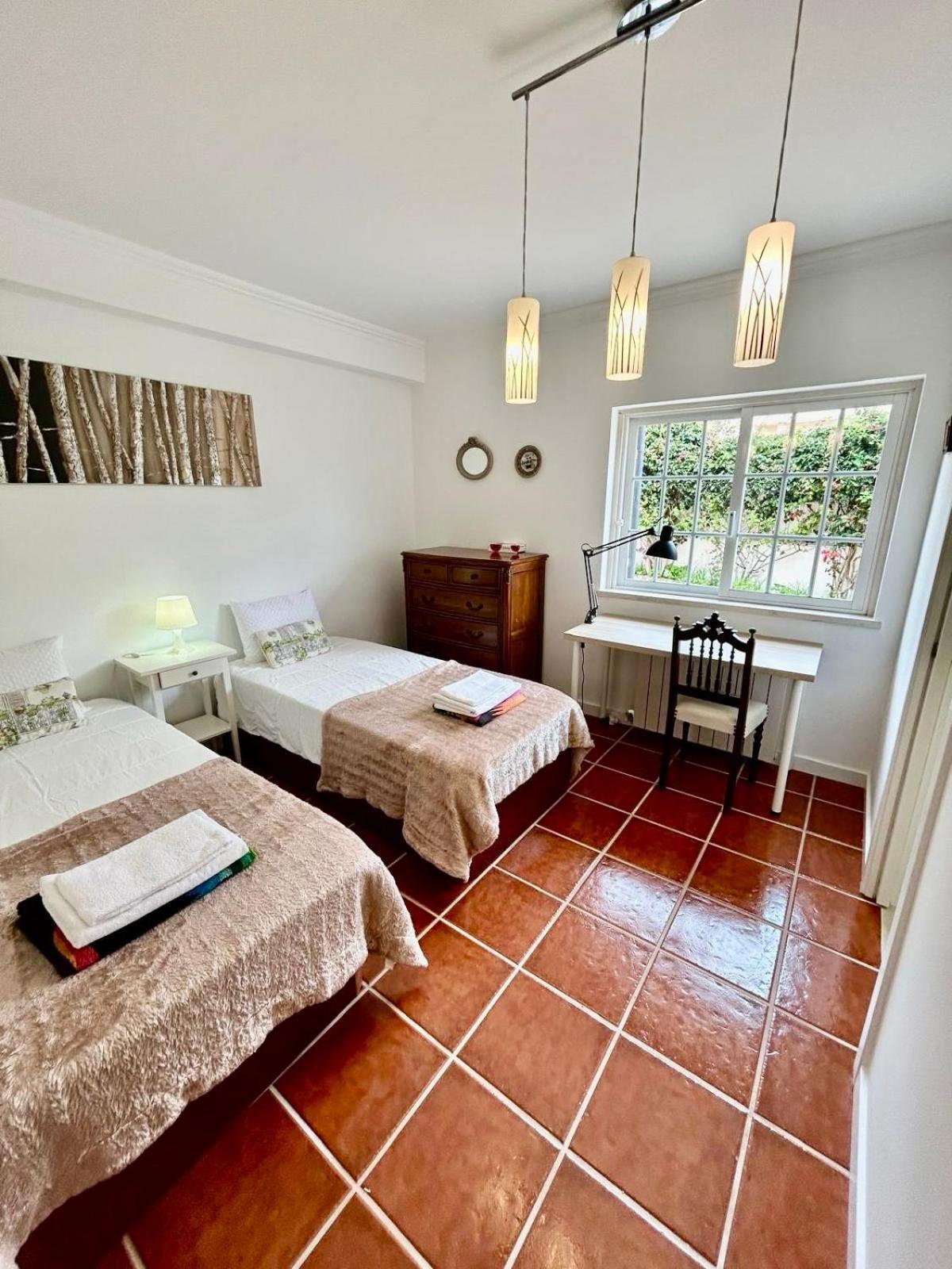 Twin Room with Private Bathroom photo 1