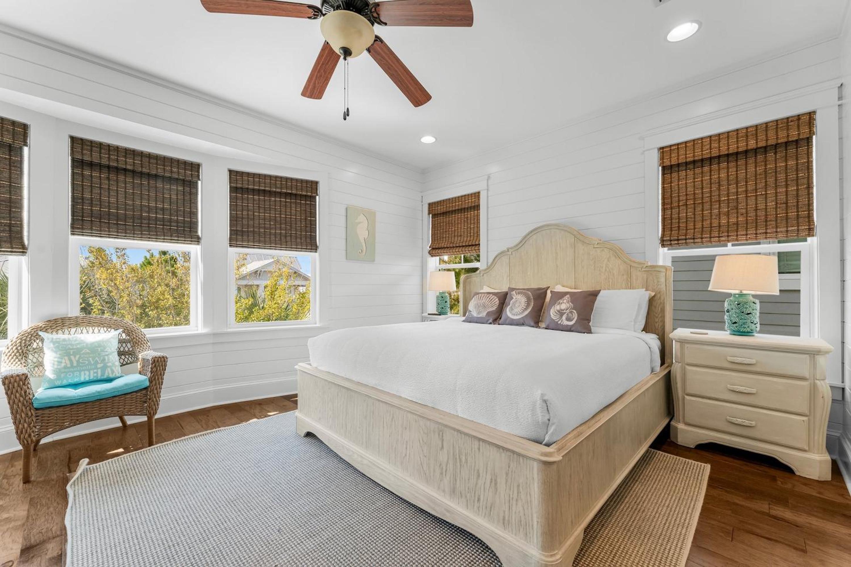 Five-Bedroom House - Photo 9