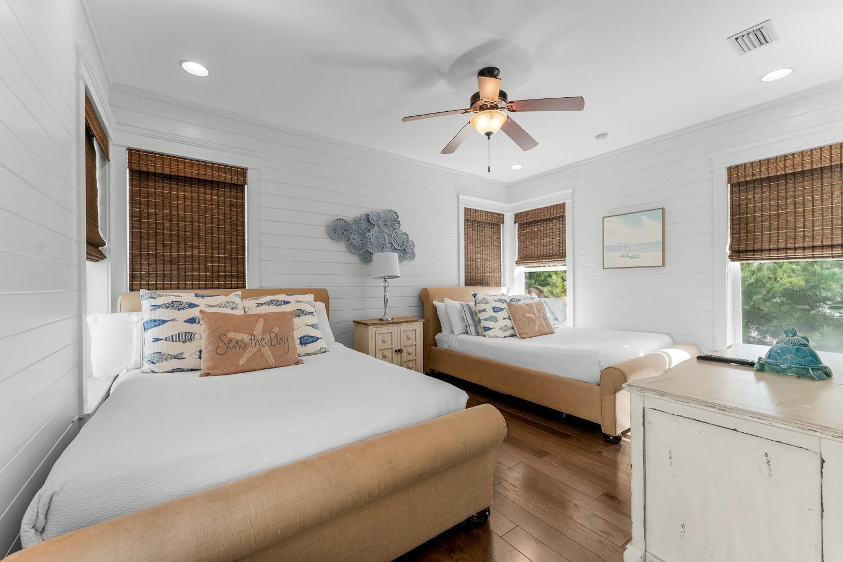 Five-Bedroom House - Photo 10