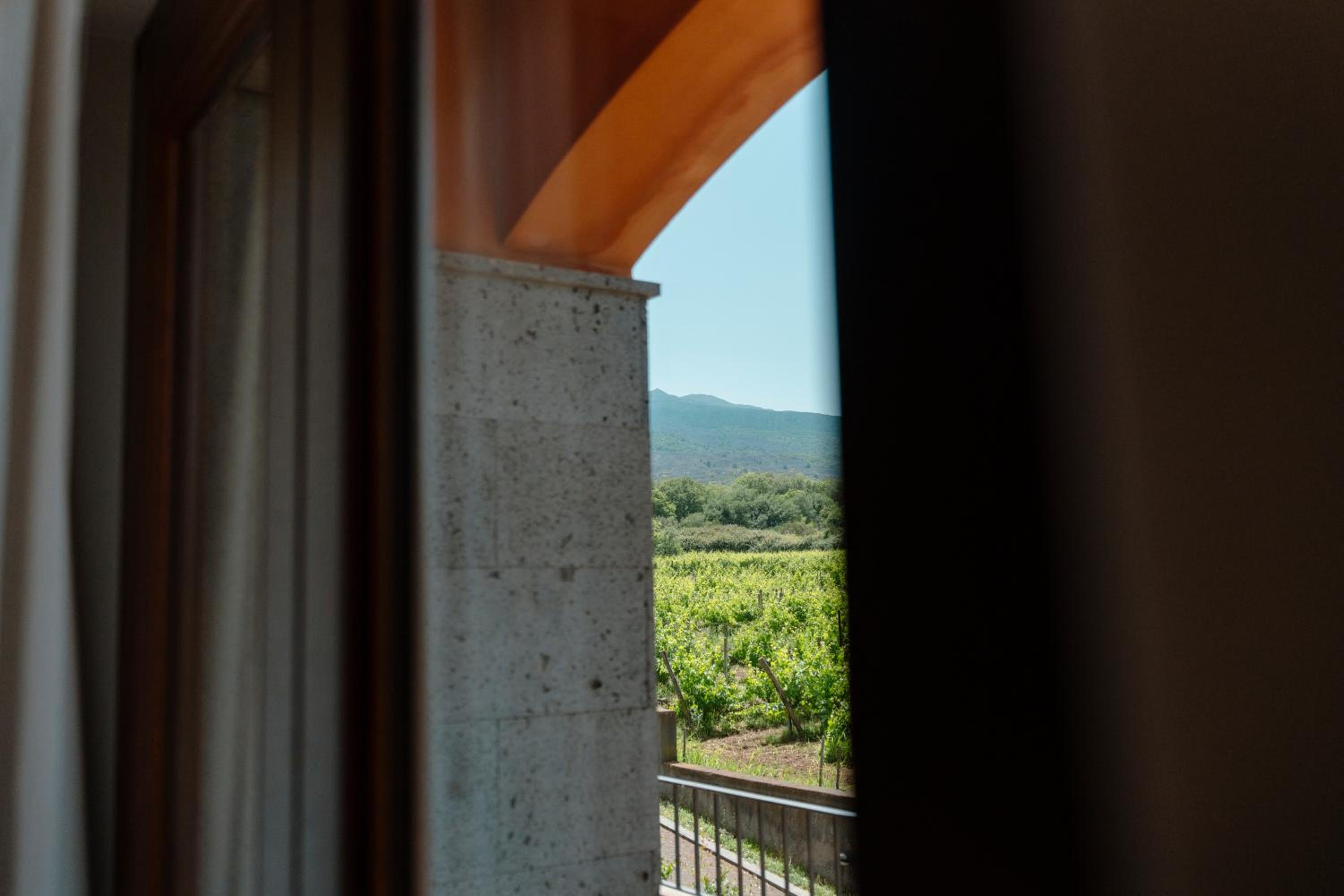 Double Room With Mountain View thumbnail 5