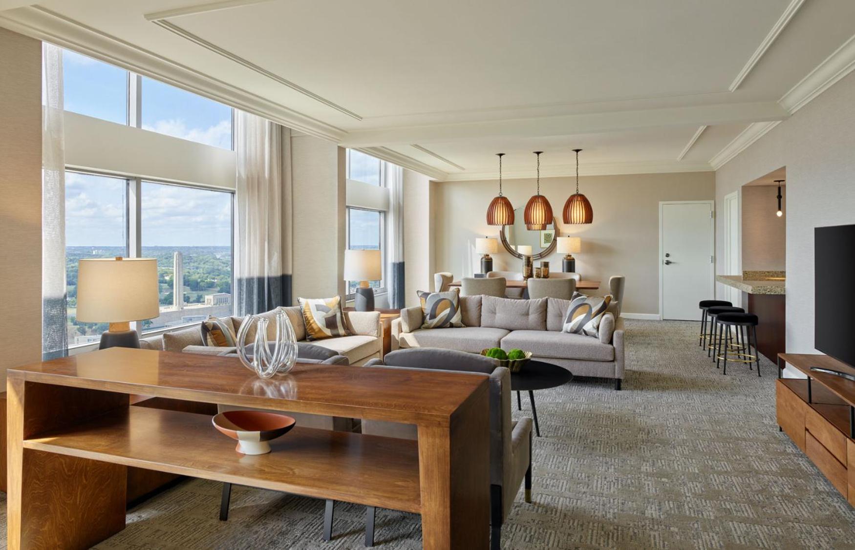 Luxury Suite, Club level, 1 Bedroom Presidential Suite