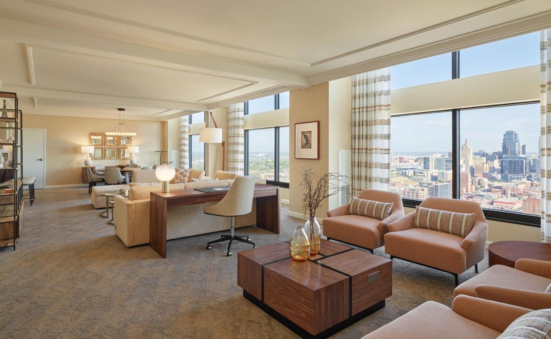 Luxury Suite, Club Level, 1 Bedroom Presidential Suite - City View
