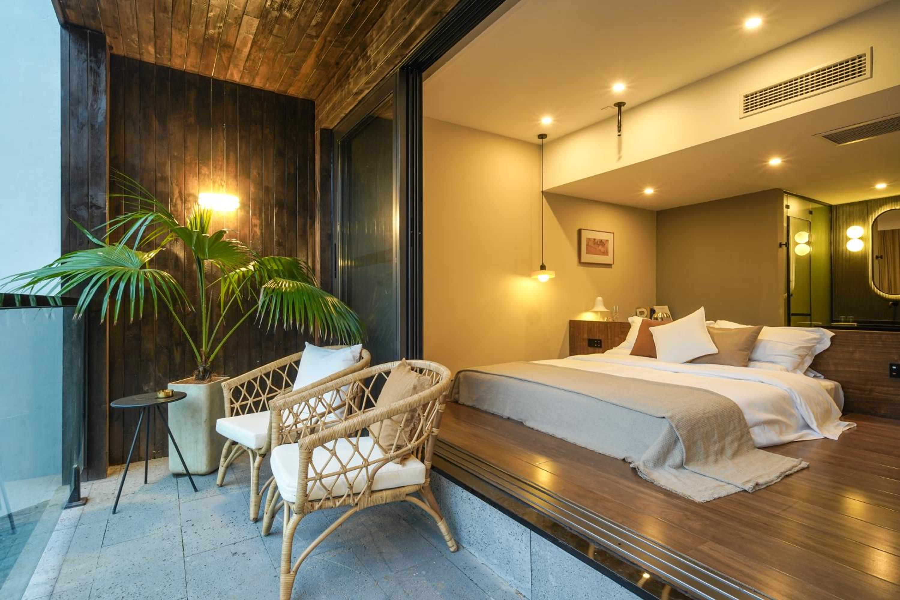 Queen Room With Balcony photo 2