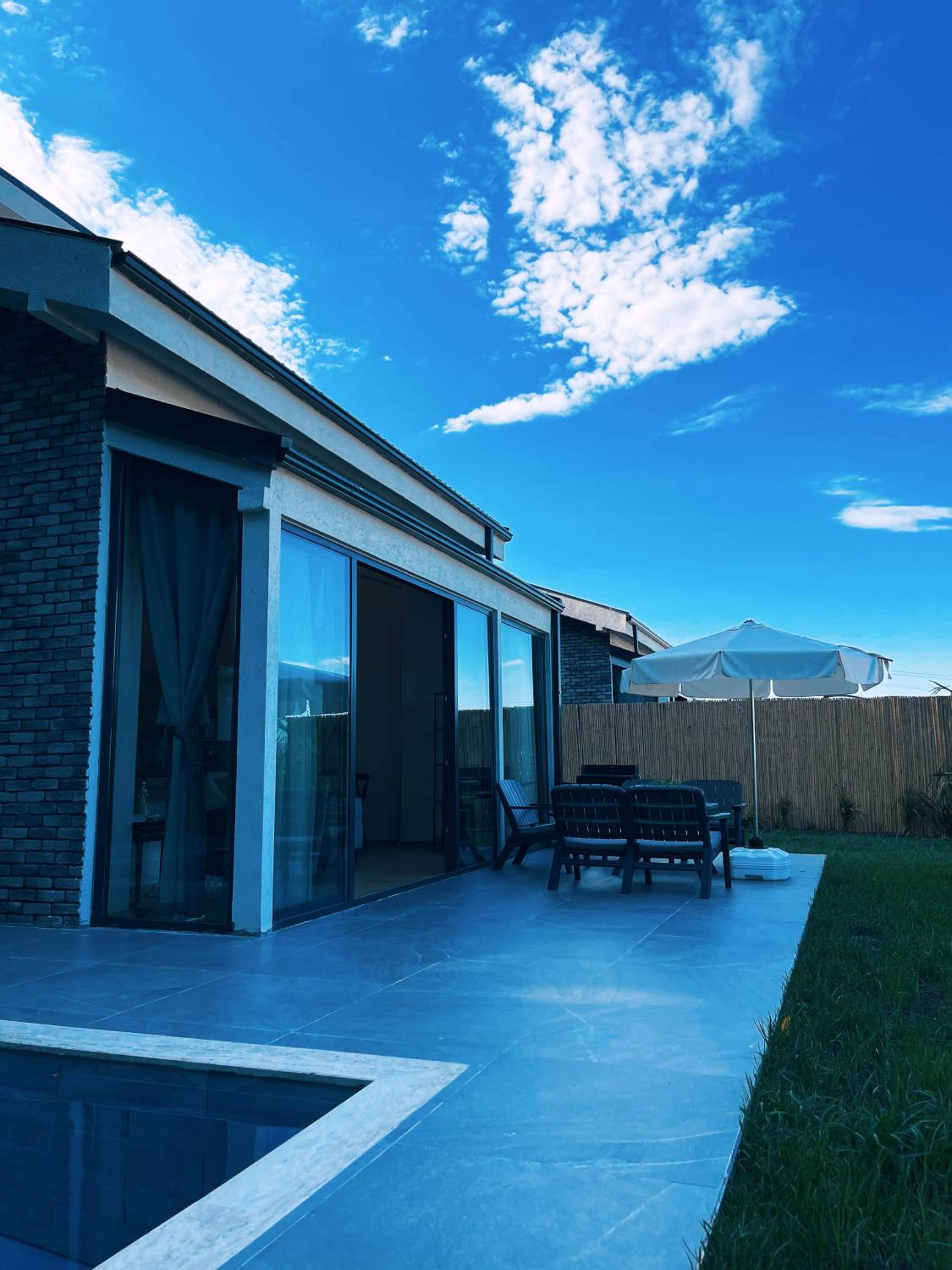 Three-Bedroom Villa photo 3