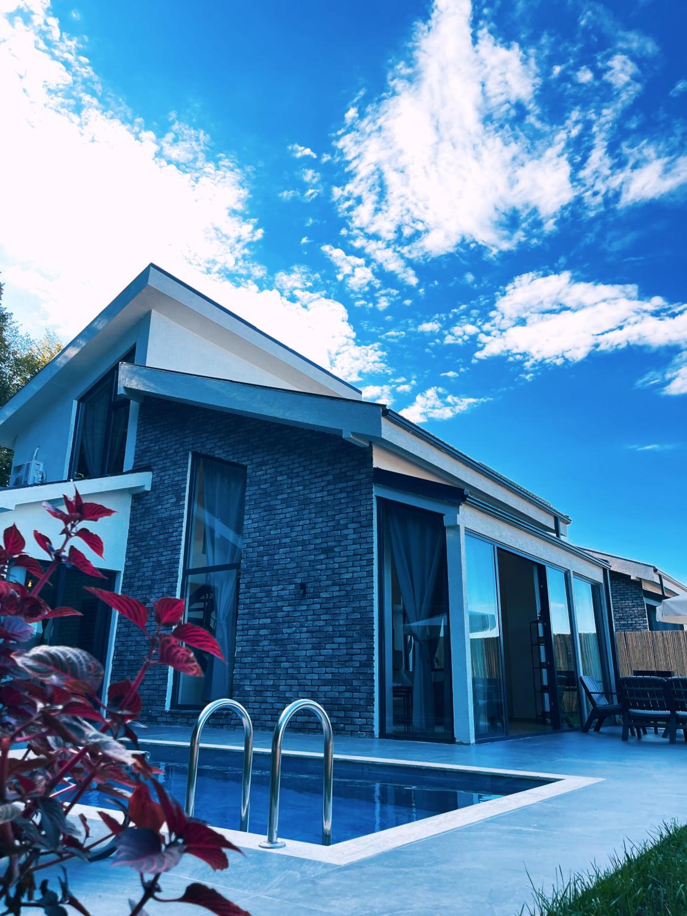 Three-Bedroom Villa photo 2