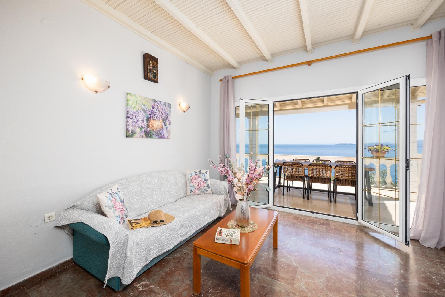Villa photo 3