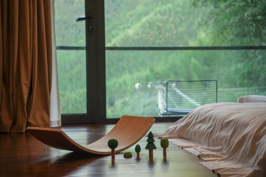 Family Room With Balcony photo 1