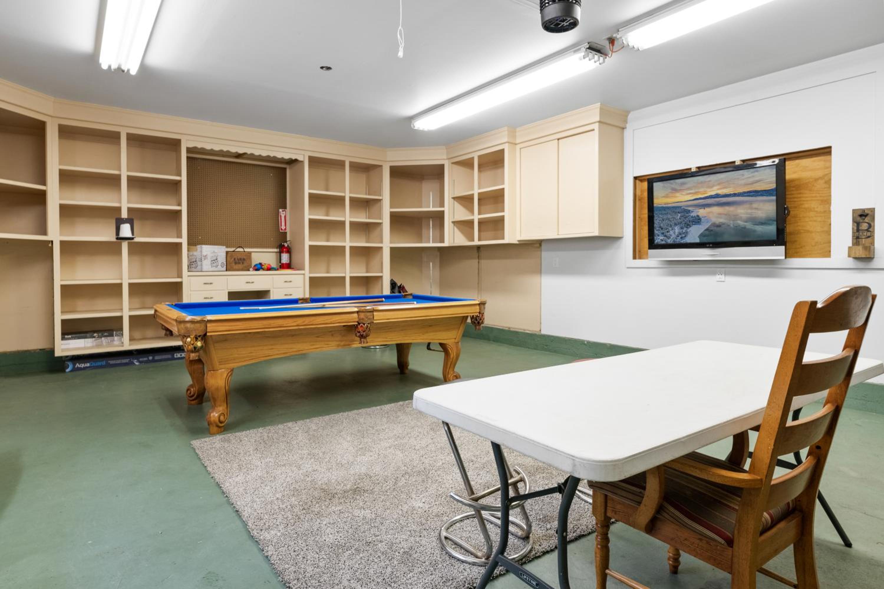 Three-Bedroom House photo 3
