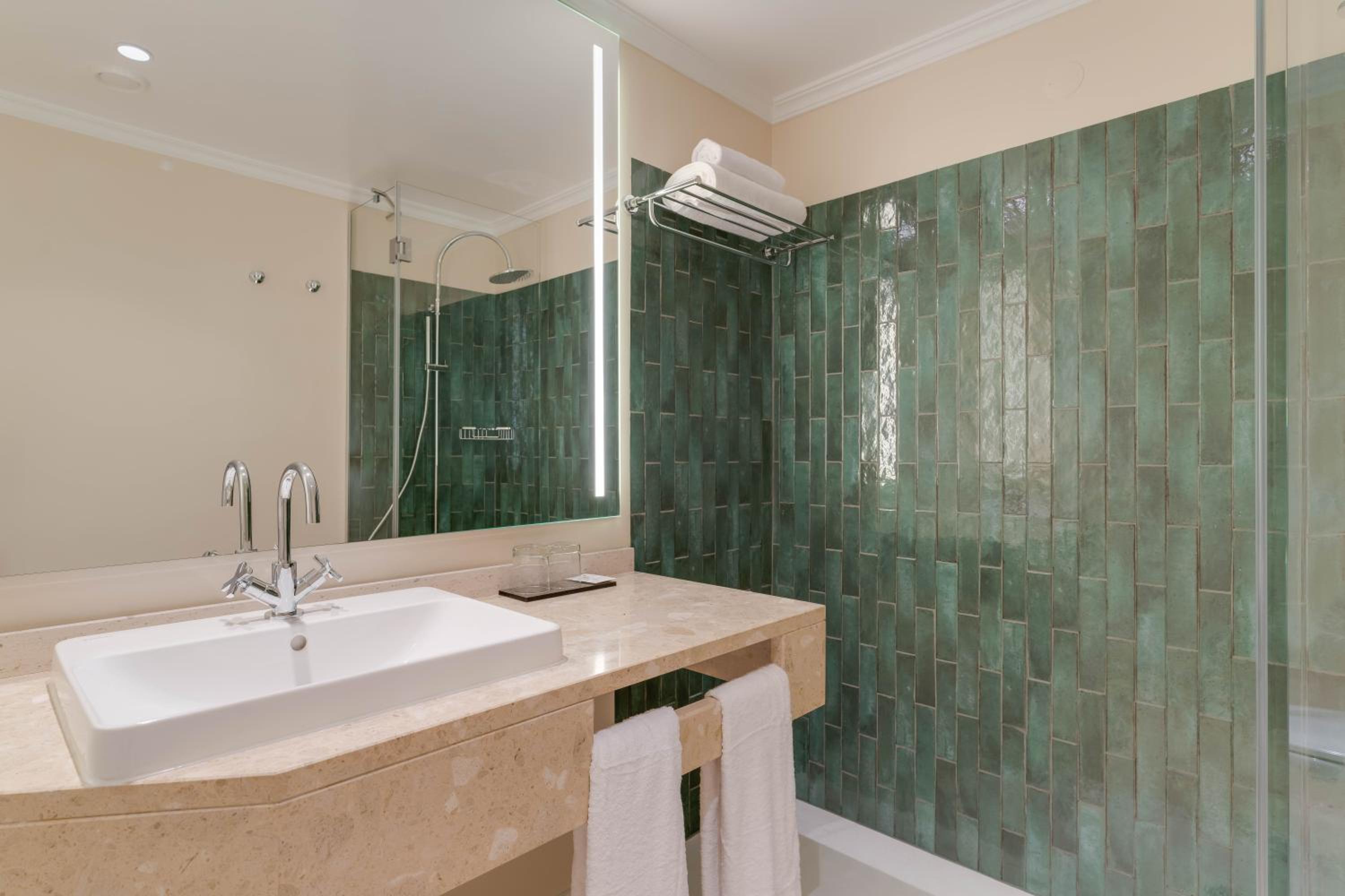 Deluxe Double Room With Side Sea View