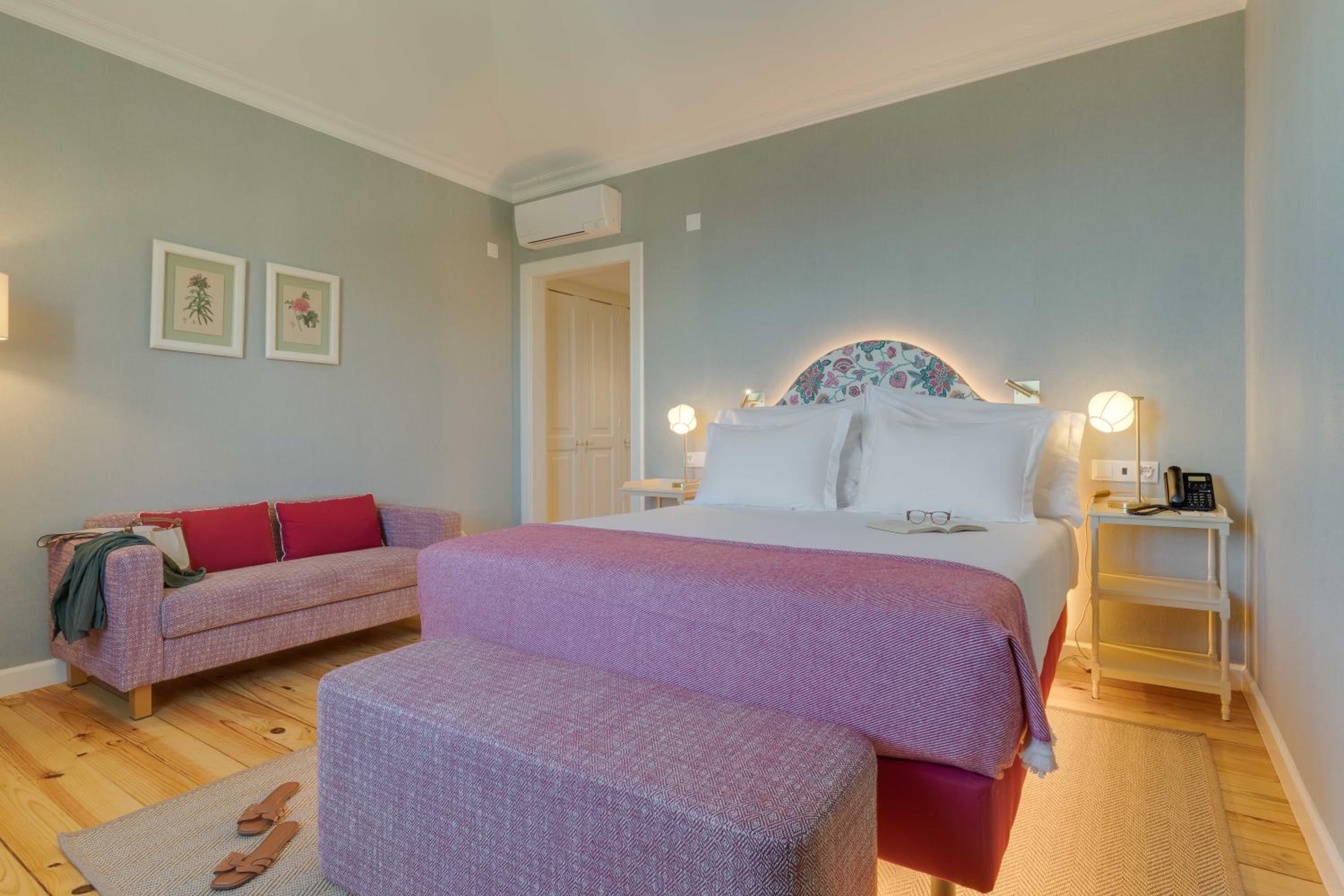 Deluxe Double Room With Side Sea View