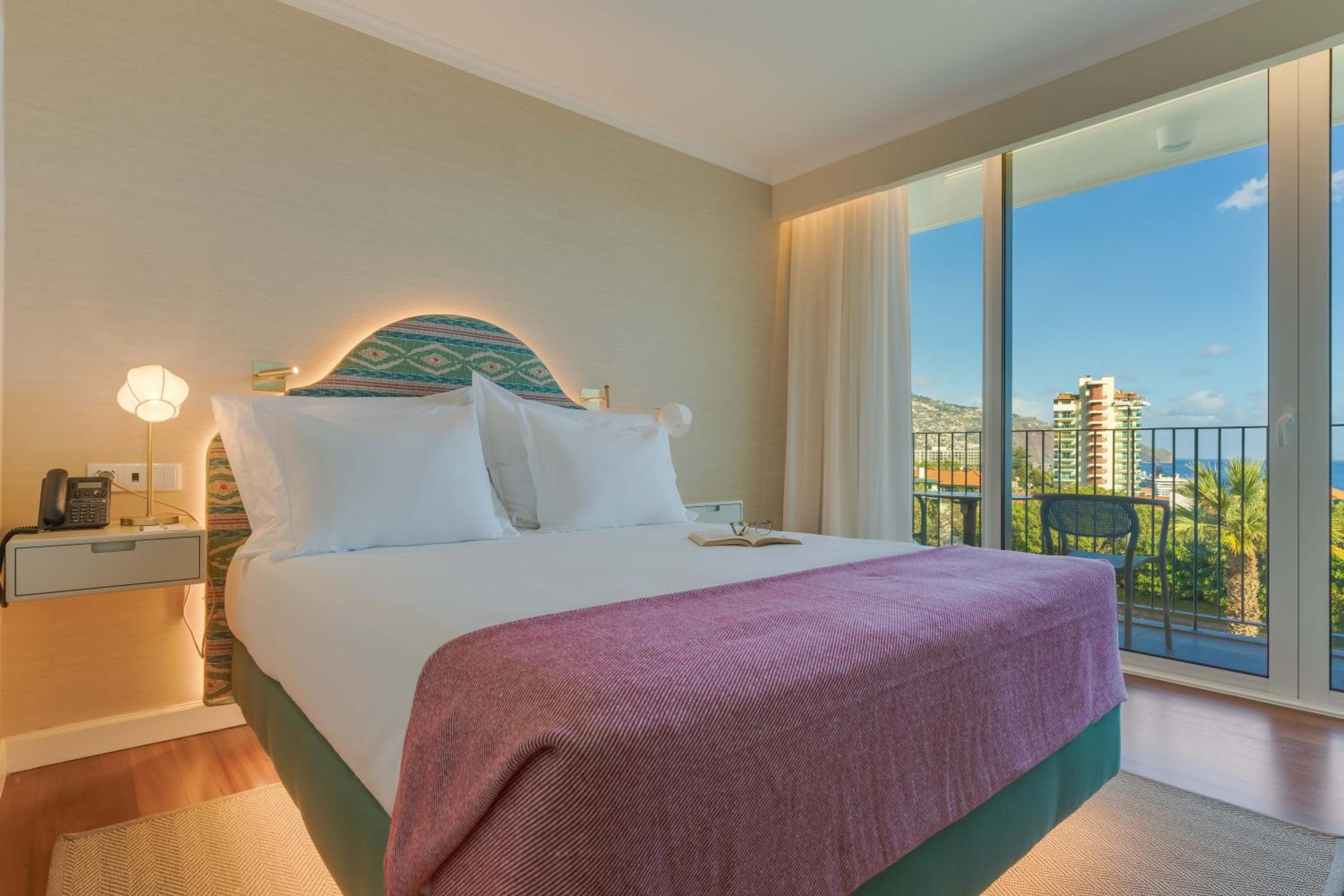 Double Or Twin Room With Lateral Sea View With Balcony
