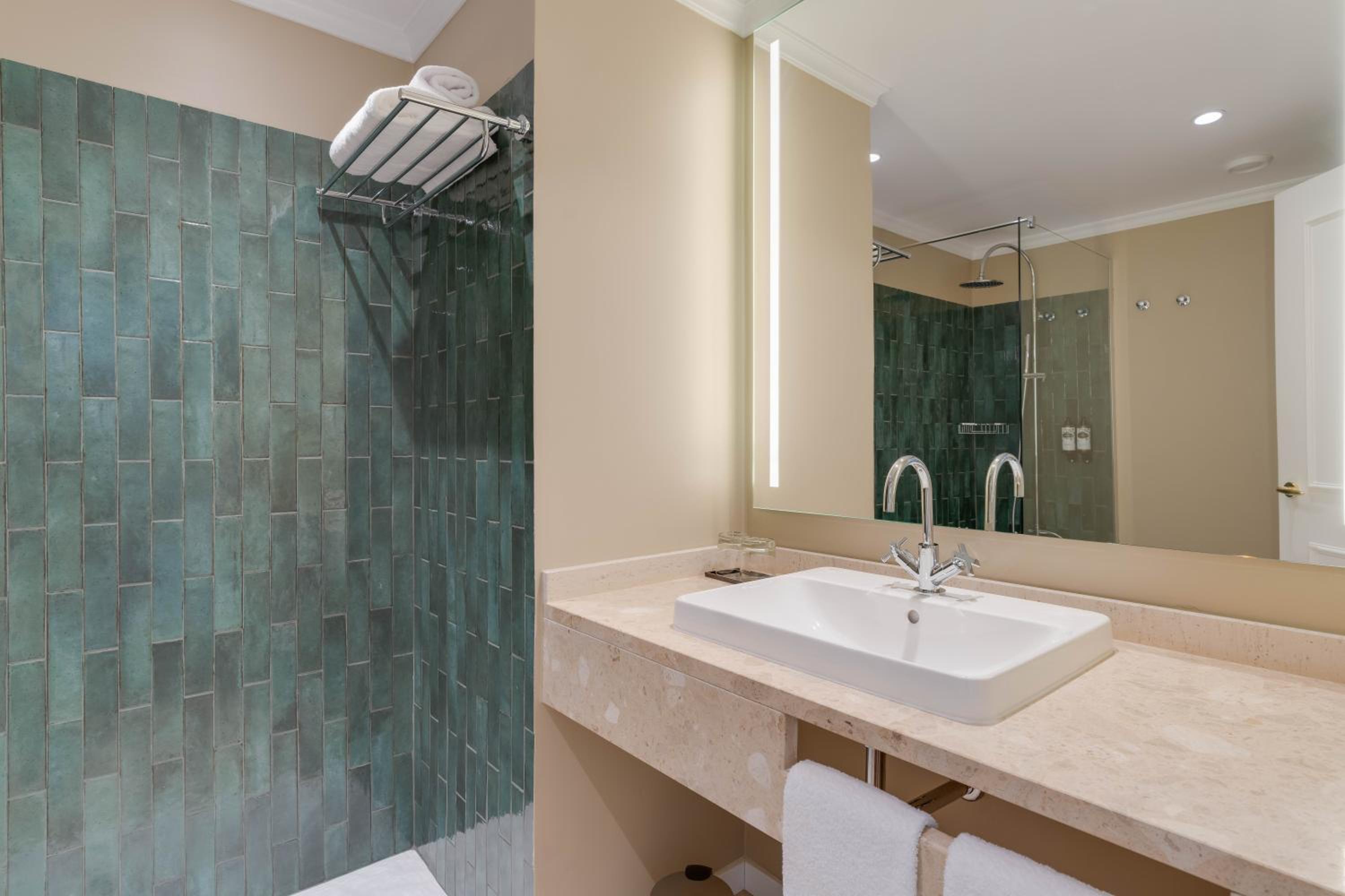 Double Or Twin Room With Lateral Sea View With Balcony
