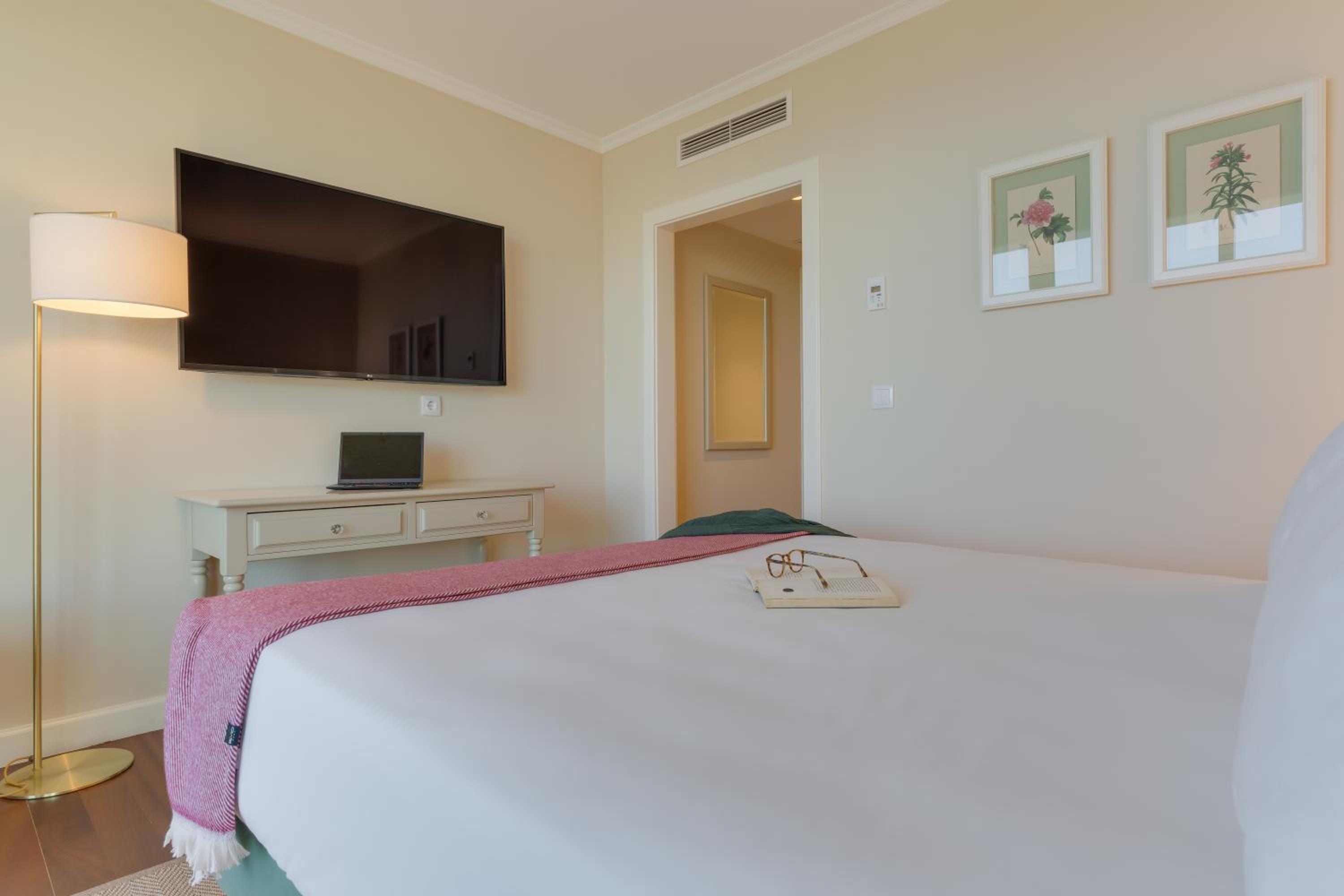 Double Or Twin Room With Lateral Sea View With Balcony