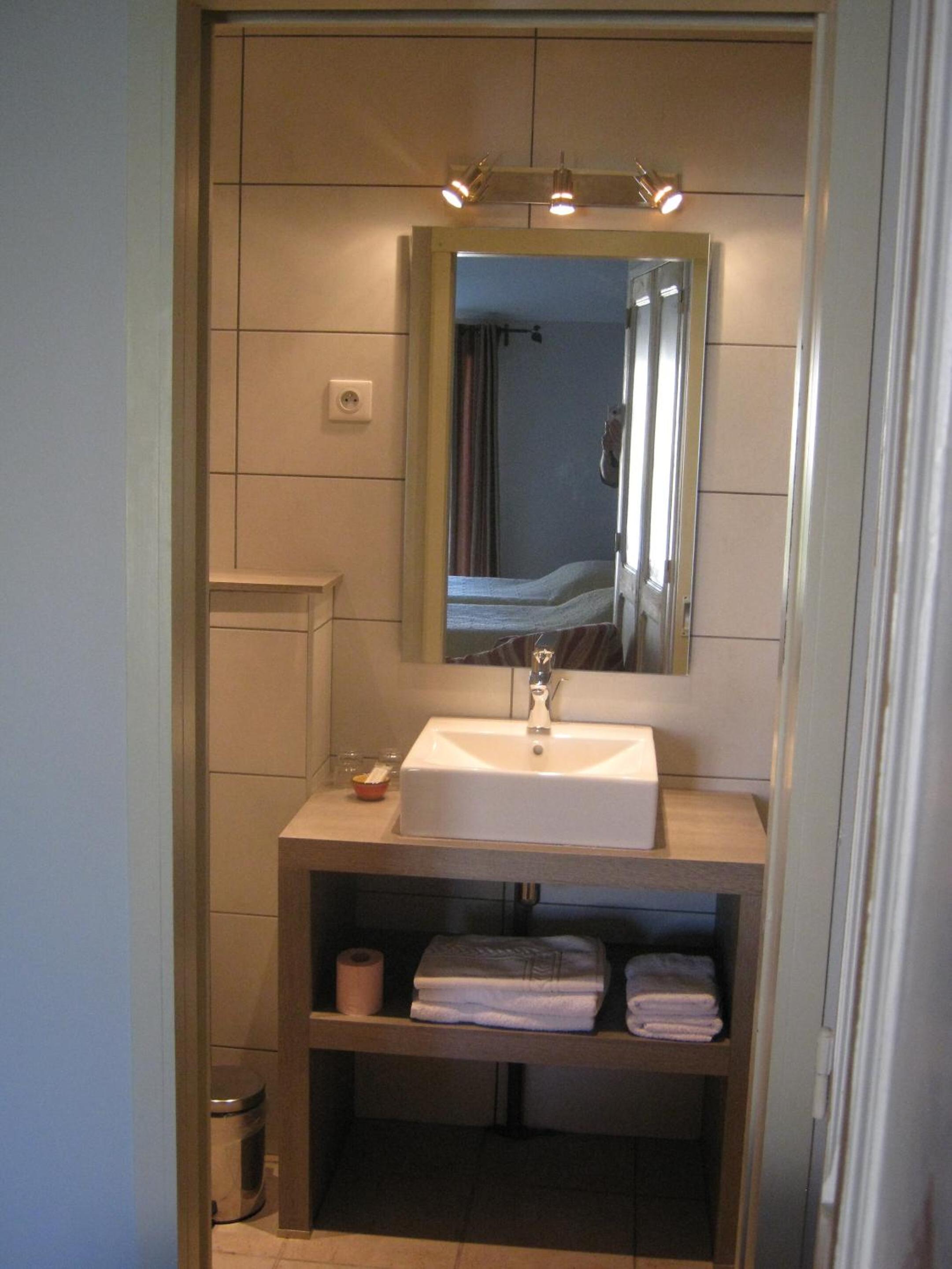 Twin Room with Shower photo 2