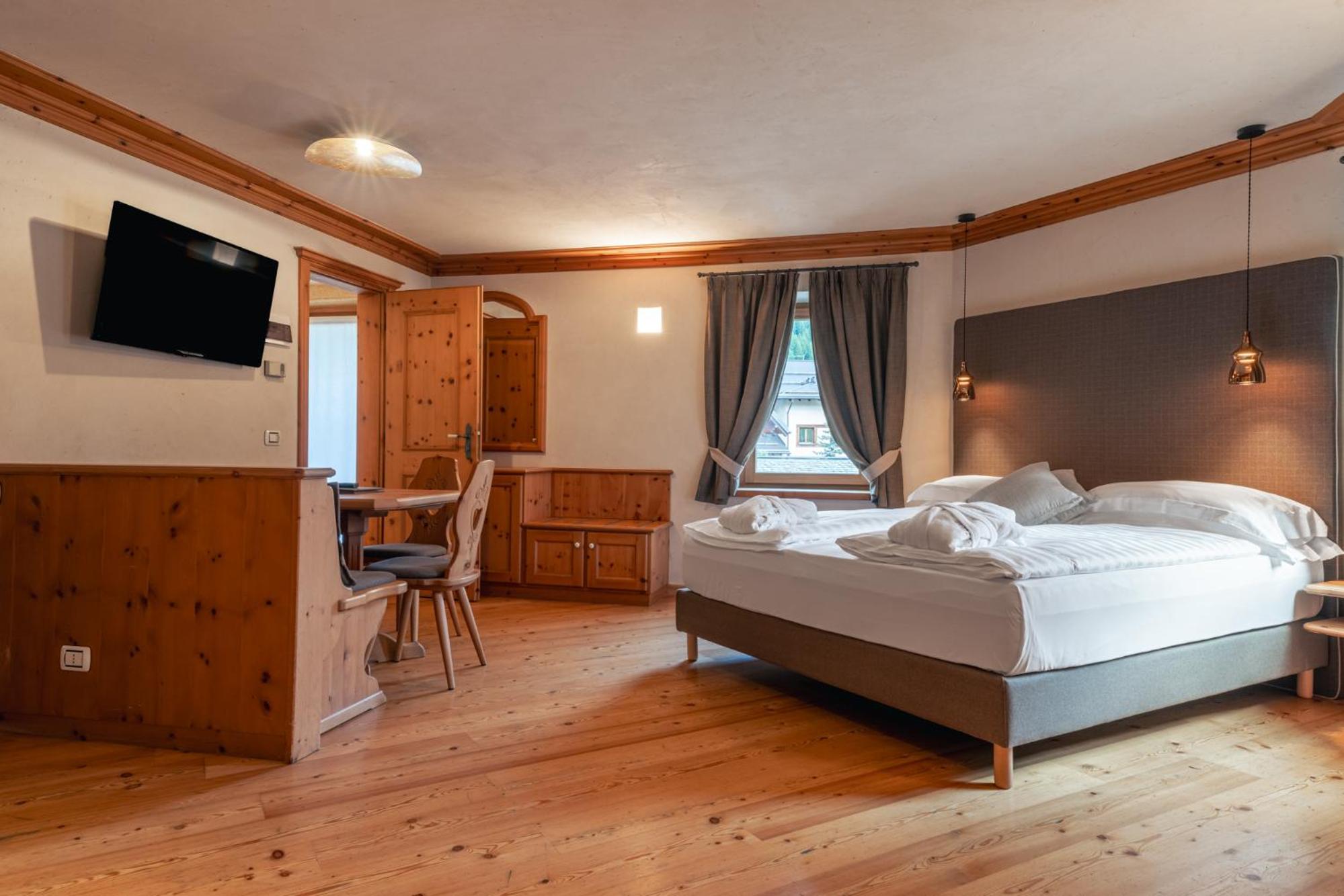 Junior Suite with Mountain View photo 2