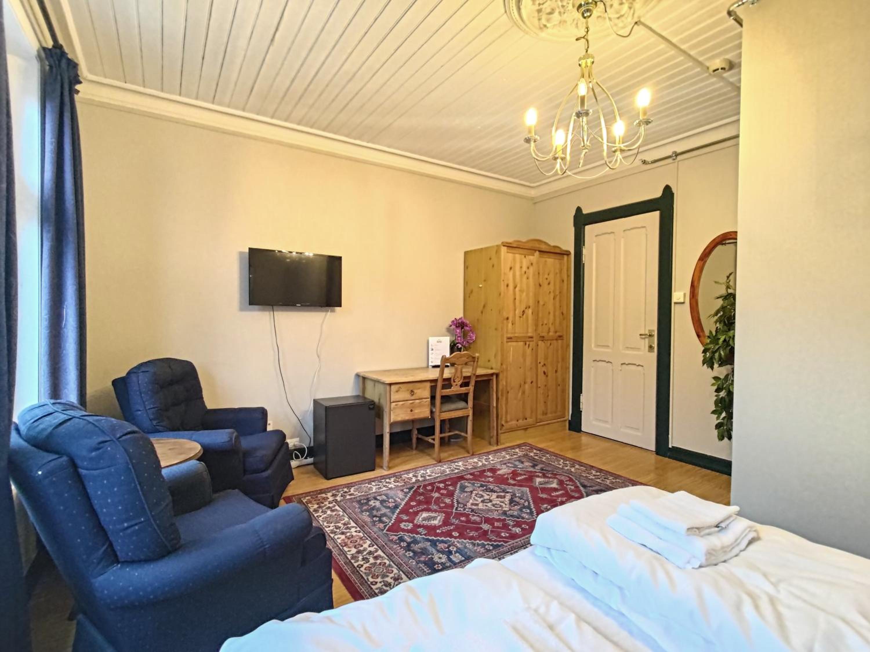 Double or Twin Room with Private Bathroom