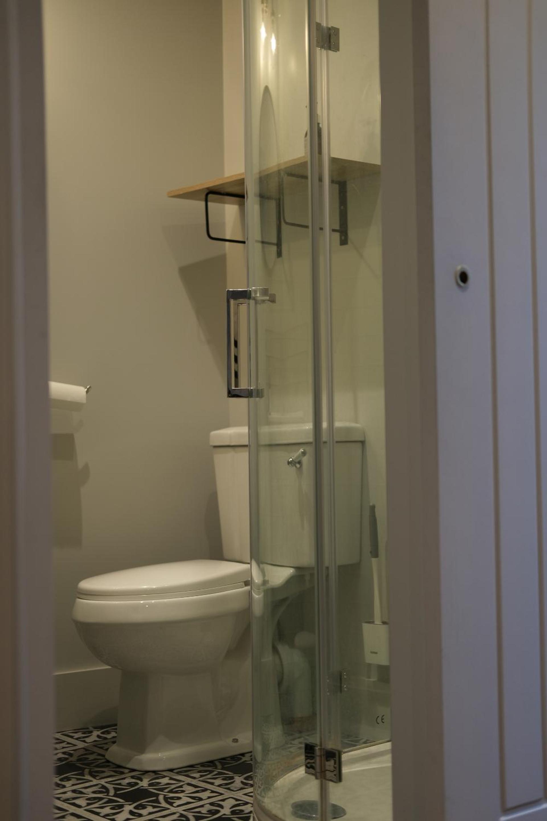 One-Bedroom Cottage - Photo 2