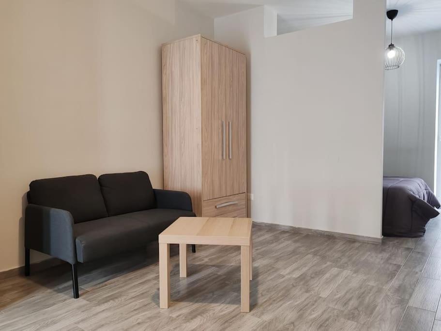 One-Bedroom Apartment photo 3