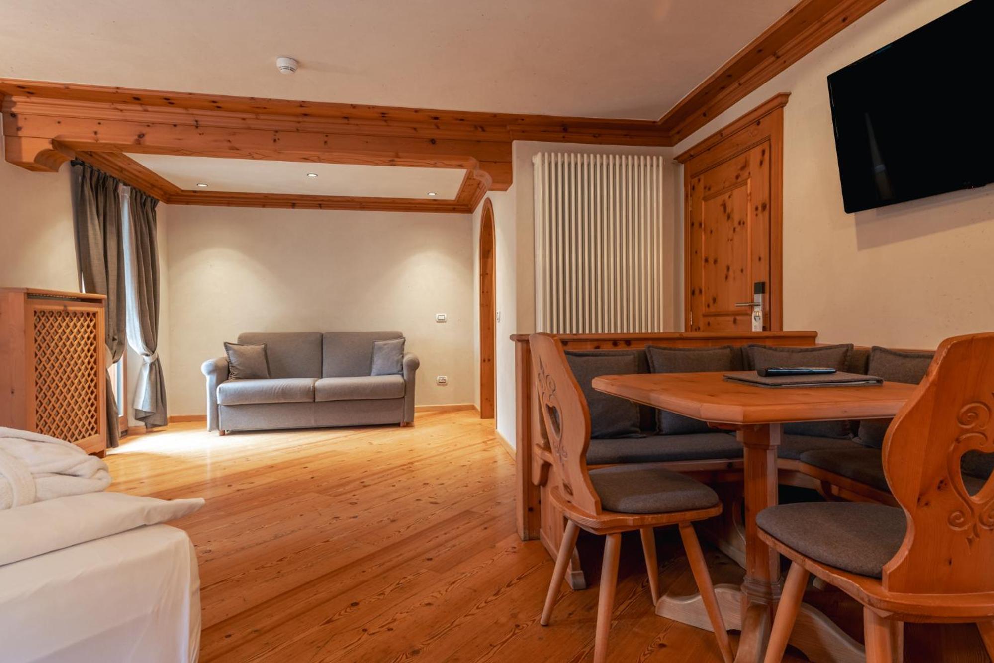 Junior Suite with Mountain View photo 2
