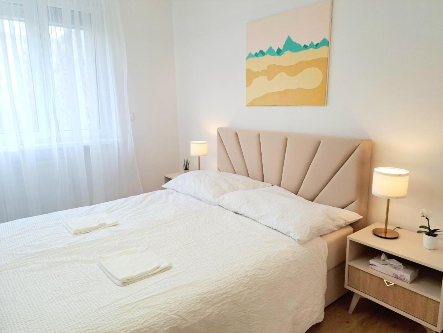 One-Bedroom Apartment photo 2