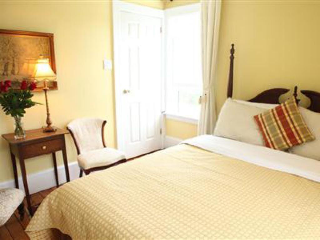 Standard Queen Room - Photo 6