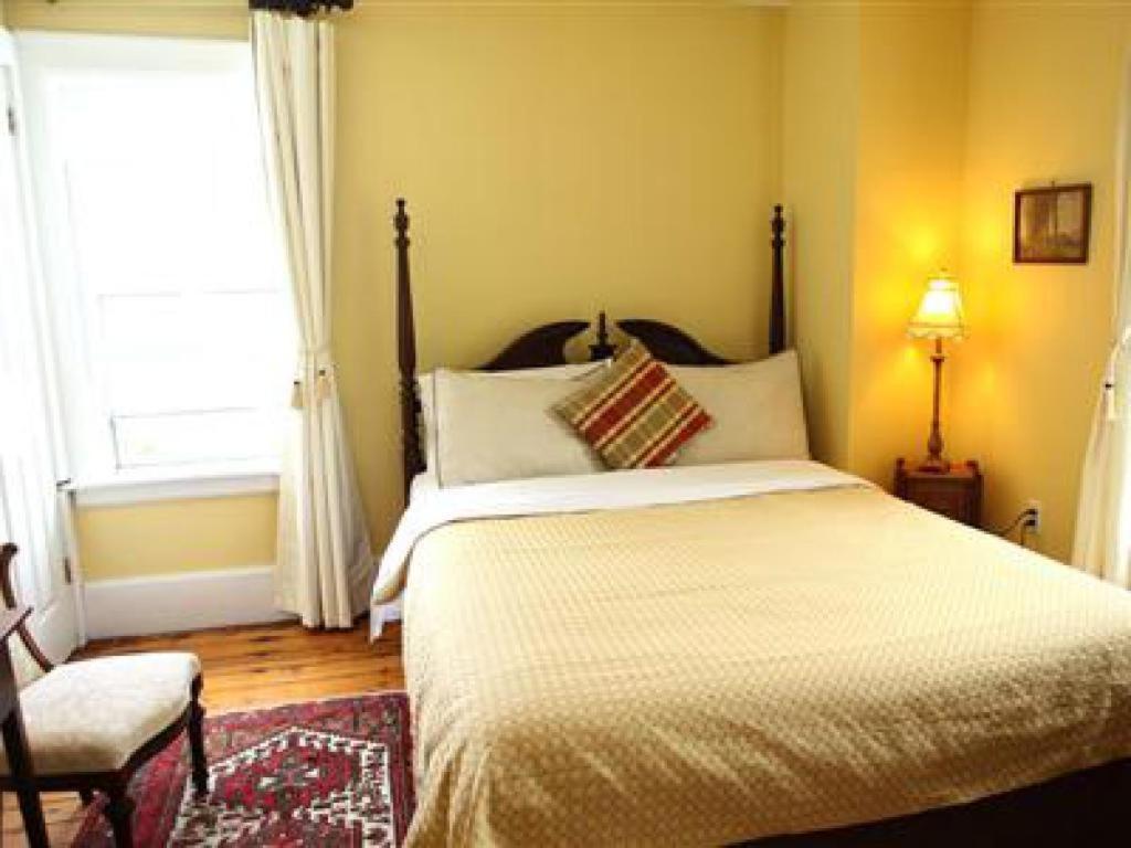 Standard Queen Room - Photo 10