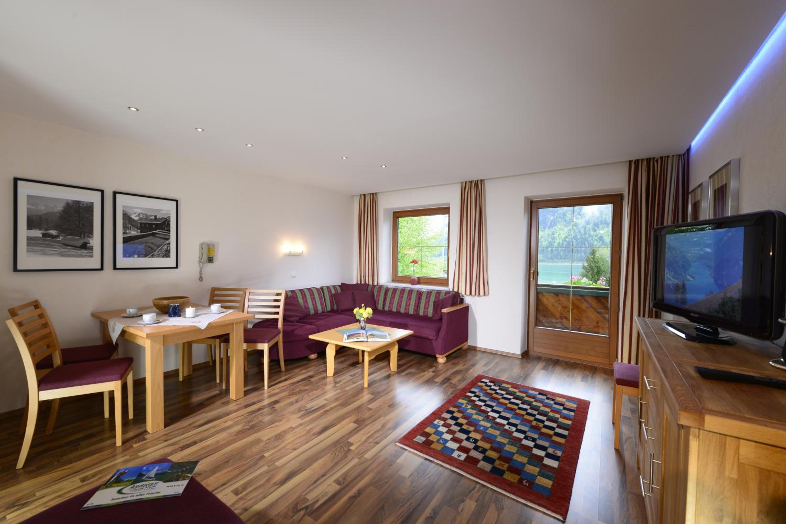 Superior One-Bedroom Apartment with Balcony