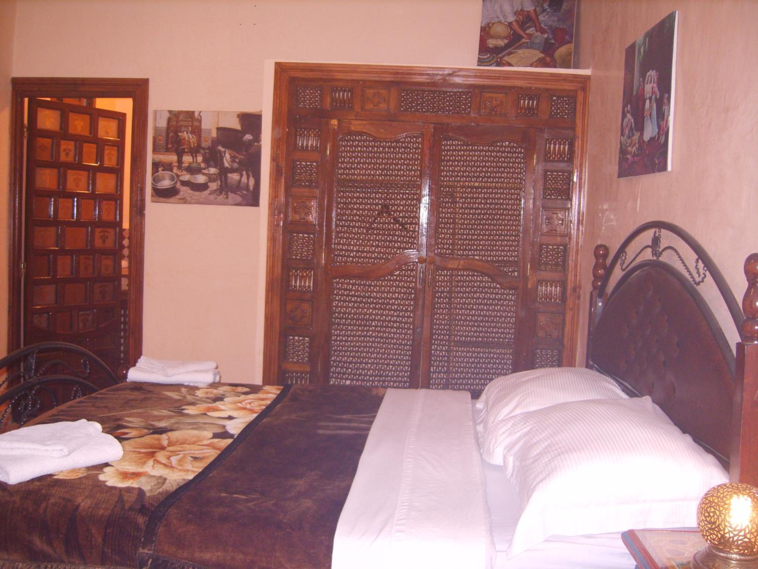 Red Room - Photo 2
