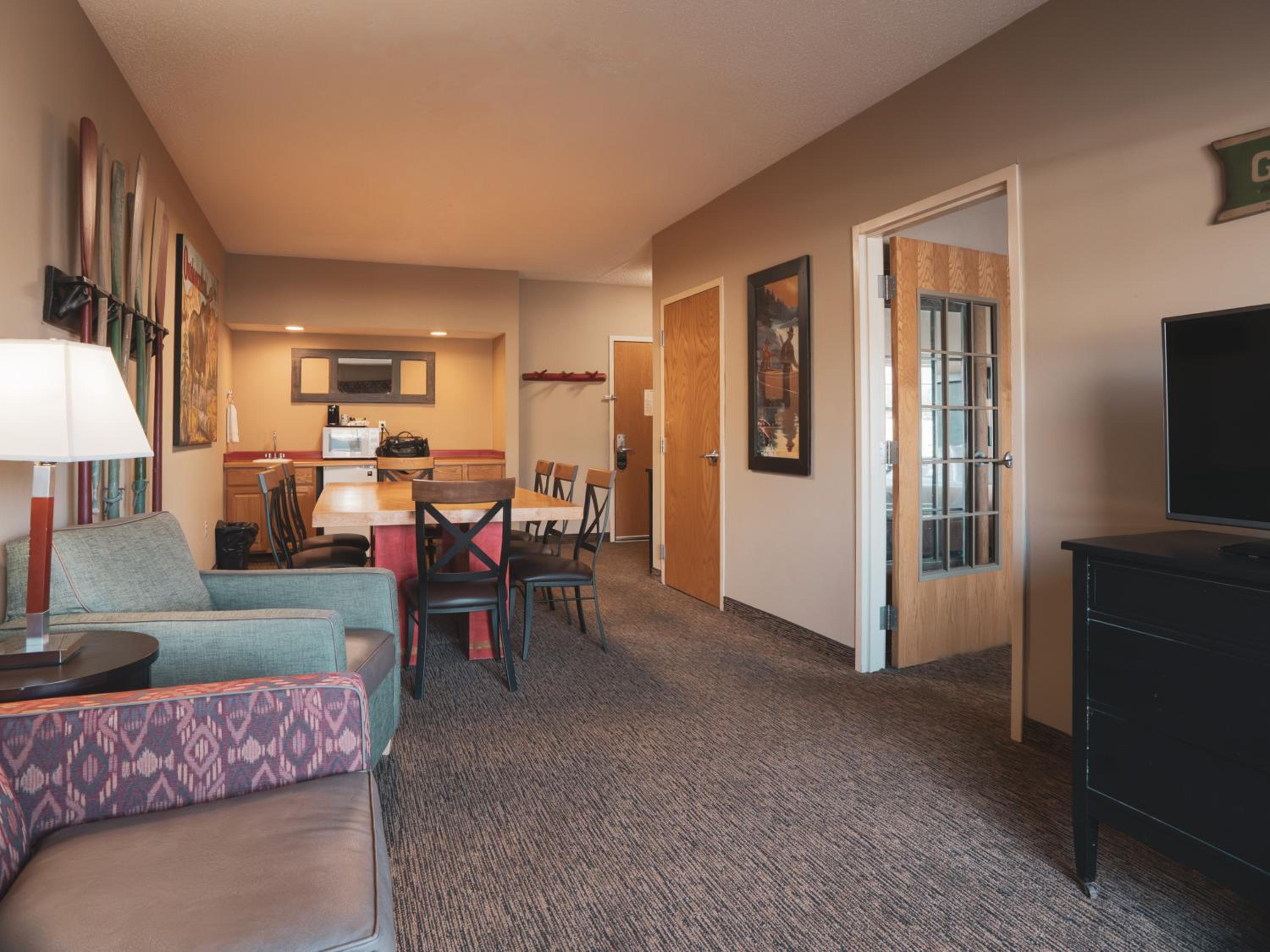 Deluxe King Suite - Photo 3