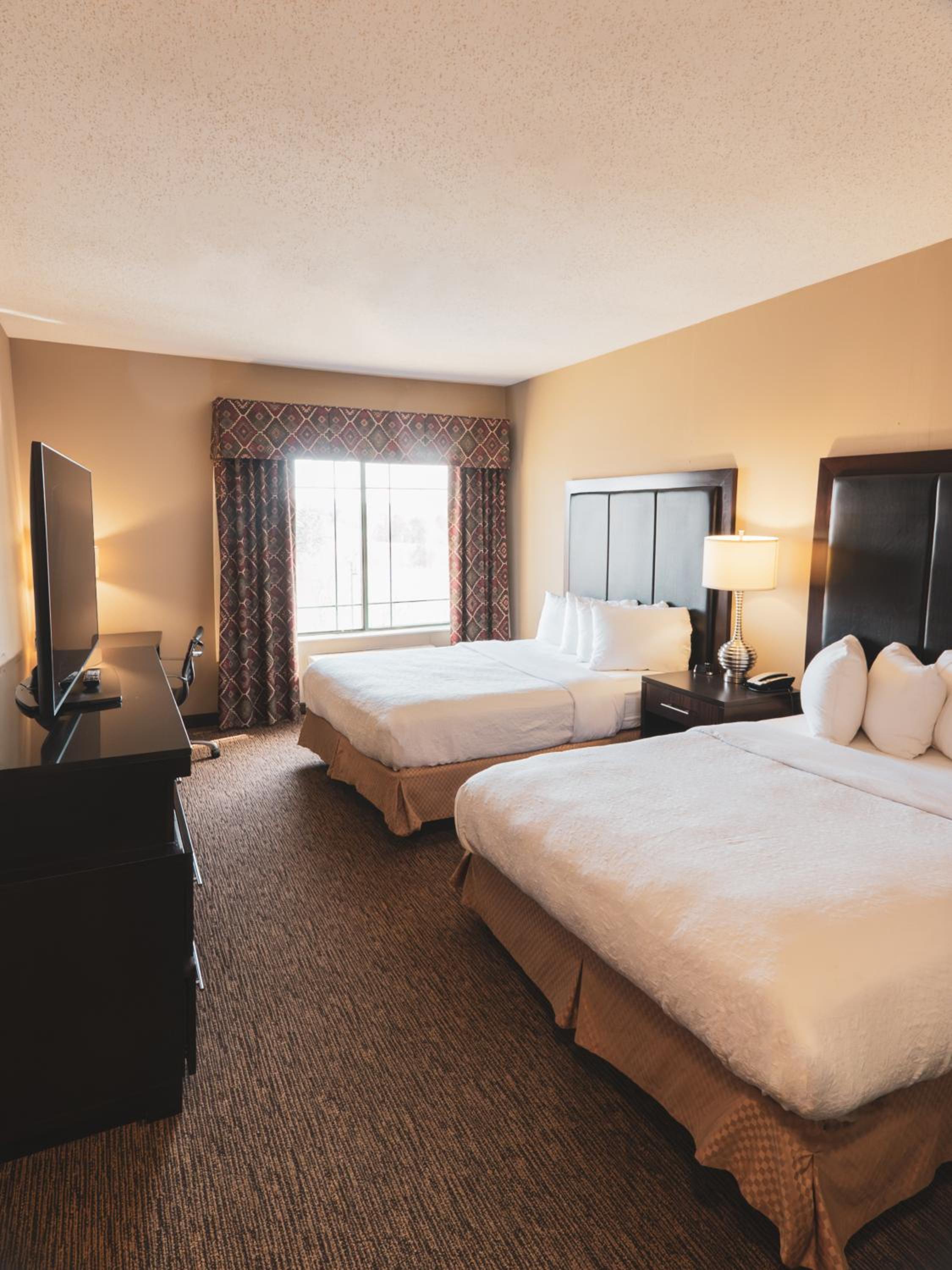Queen Suite - Photo 1