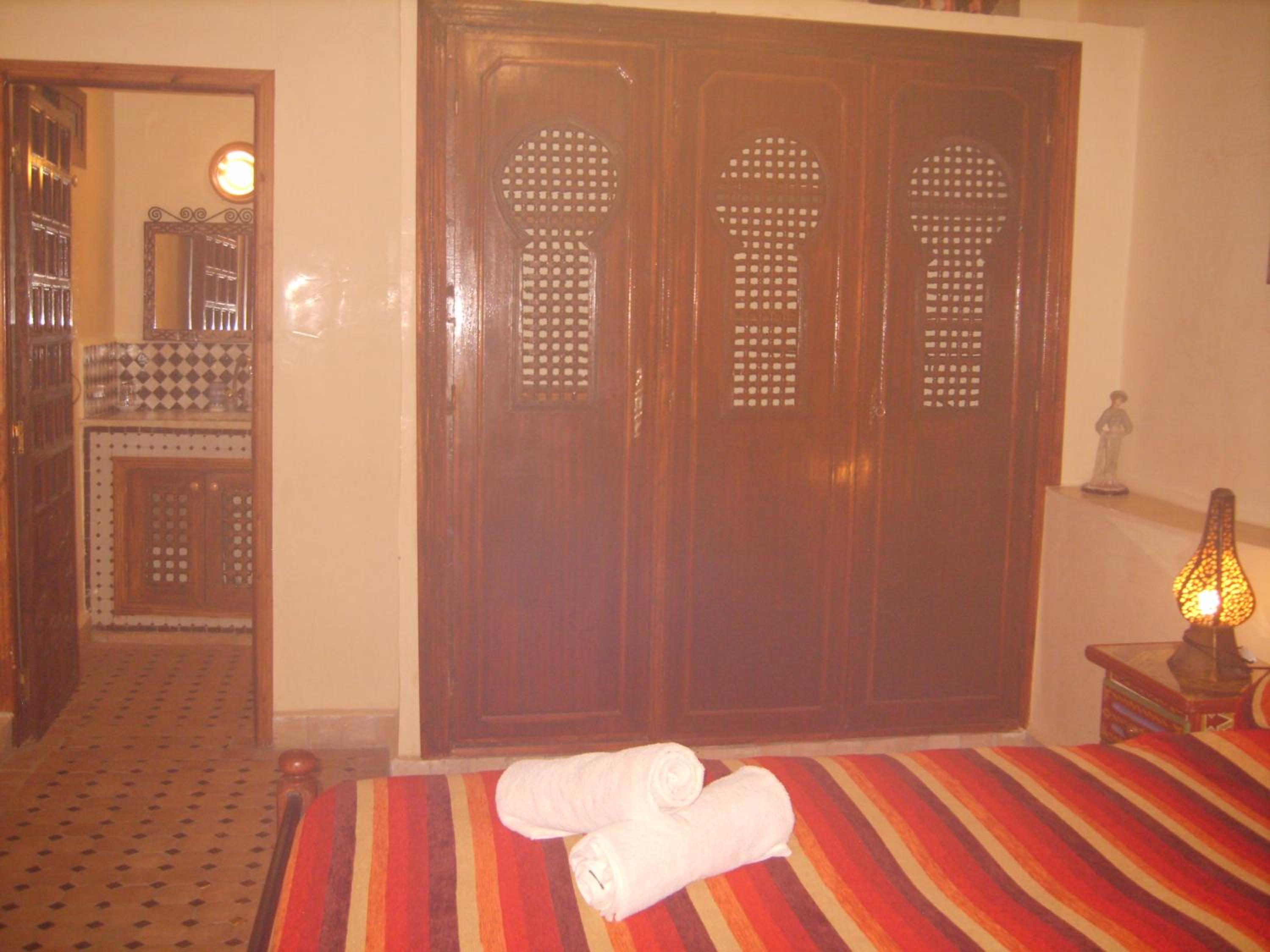 Yellow Room - Photo 1