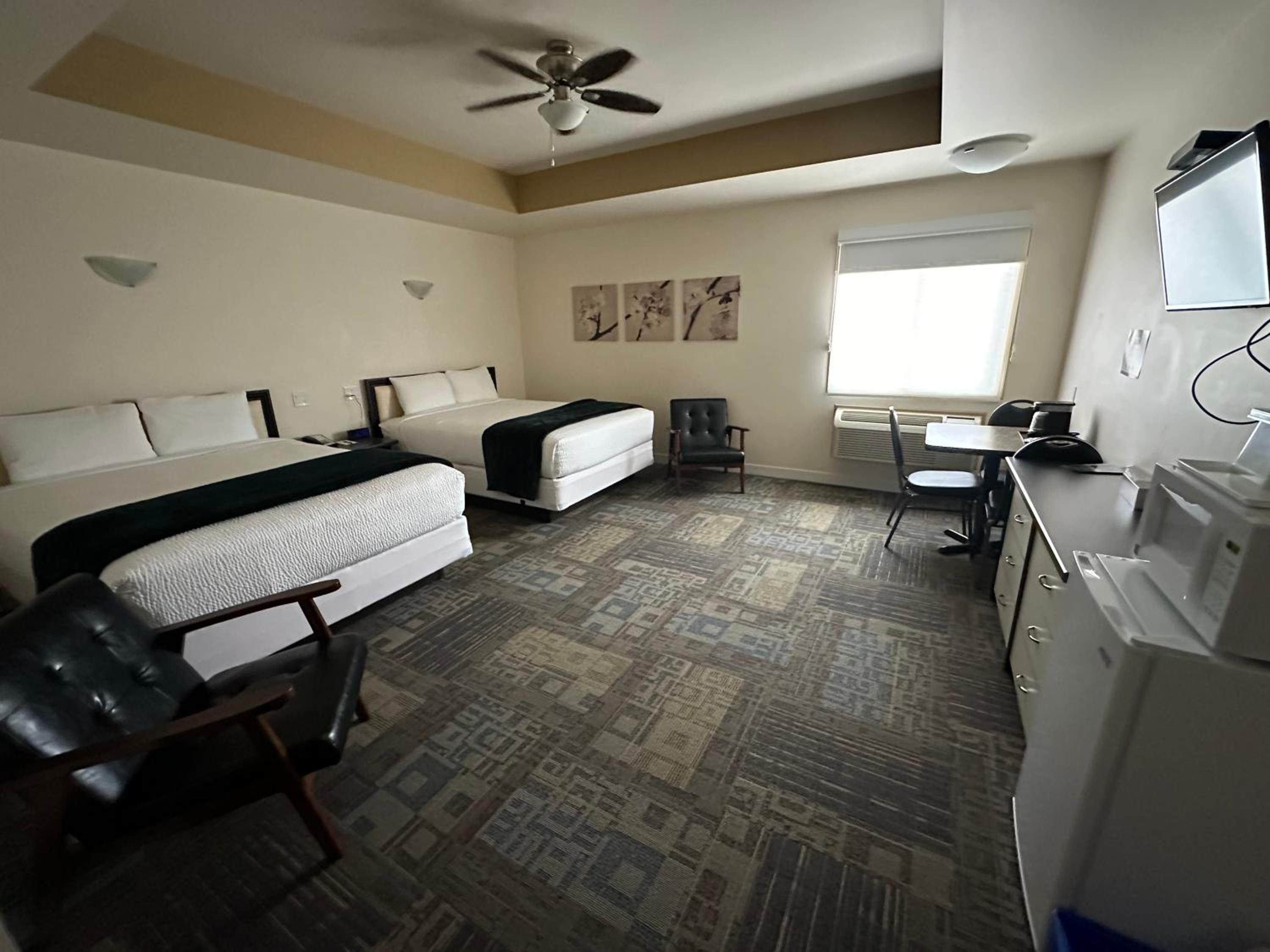 Family Room - Photo 5