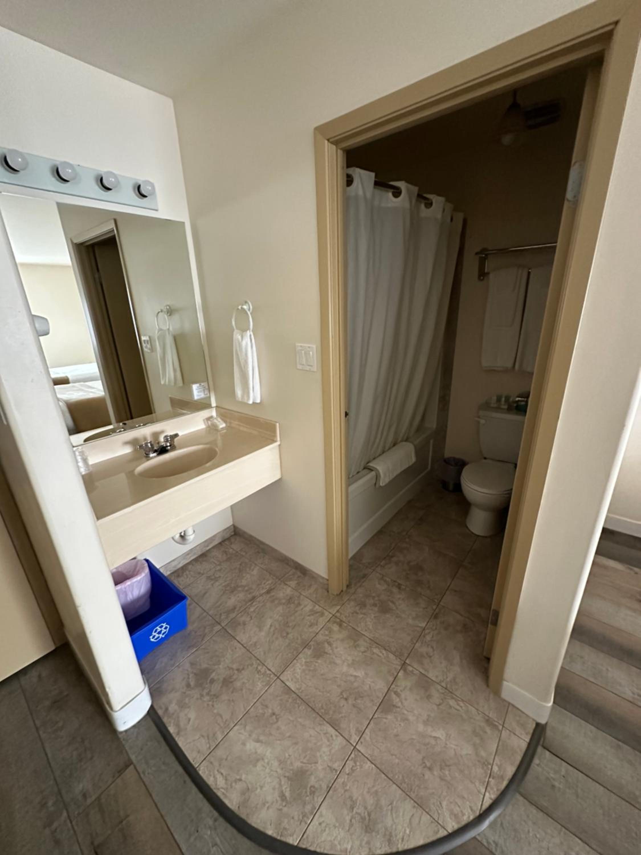 Standard Double Room - Photo 2