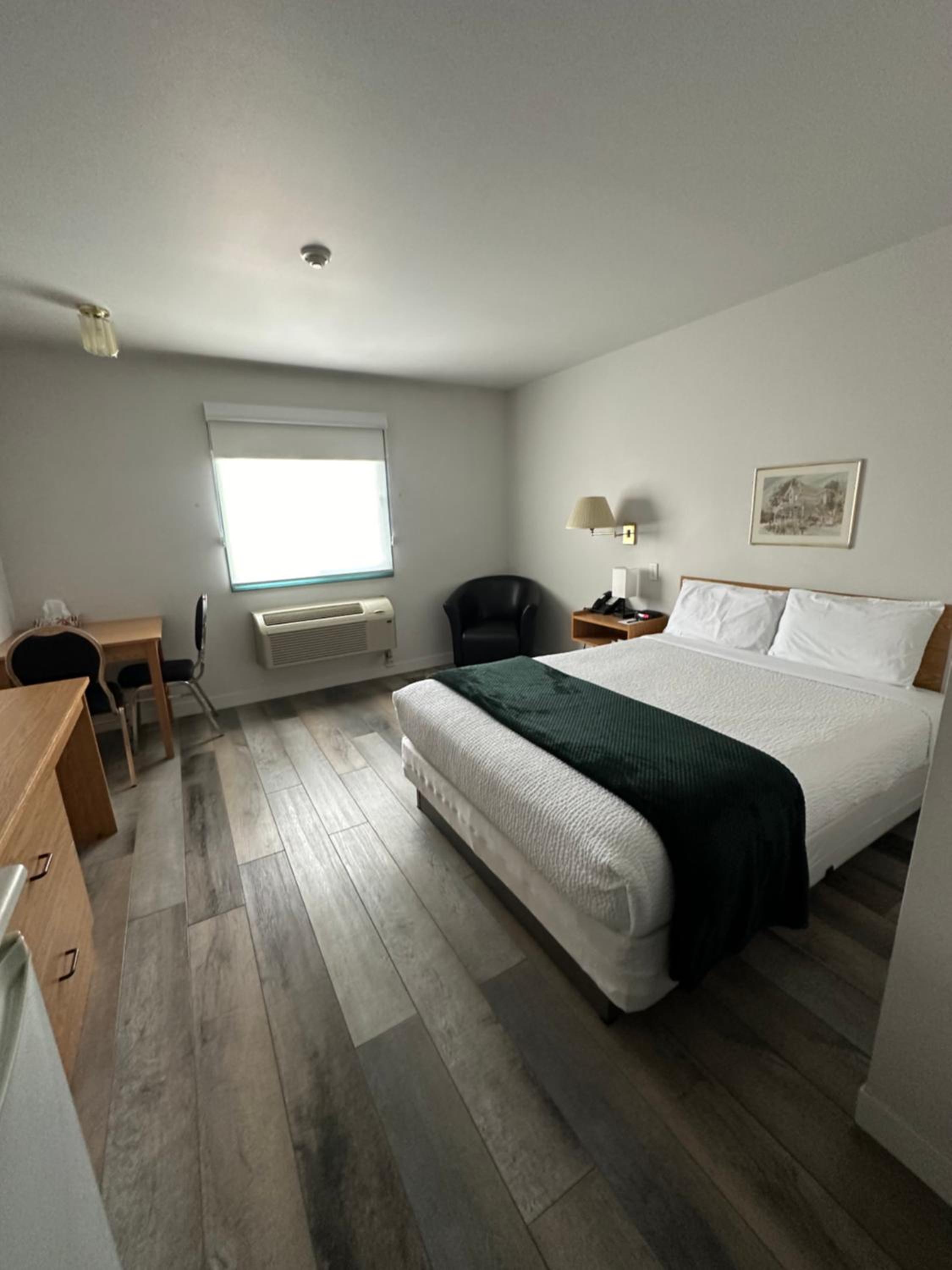 Queen Room - Photo 1