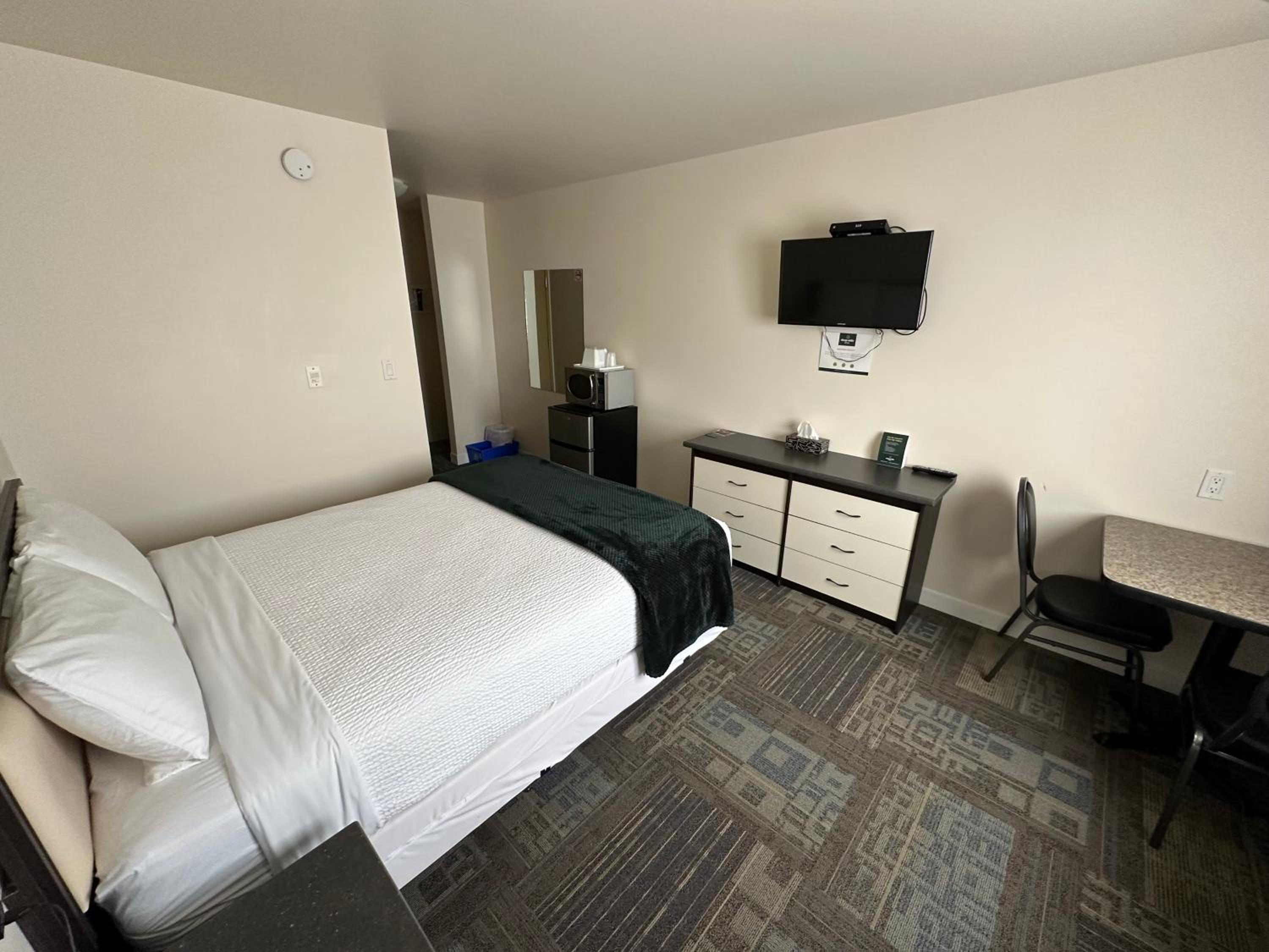 Queen Room - Photo 7