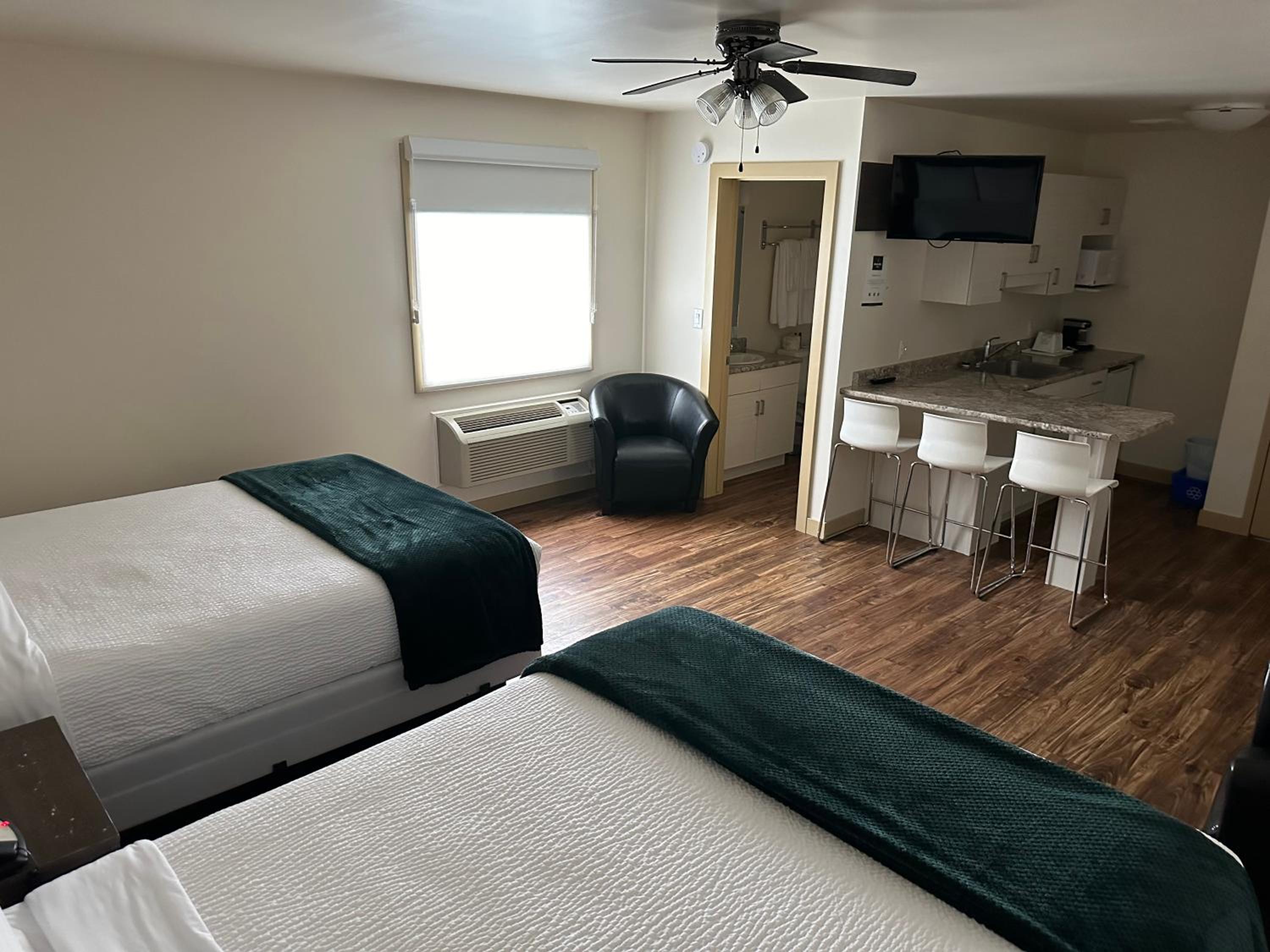 Family Room - Photo 8