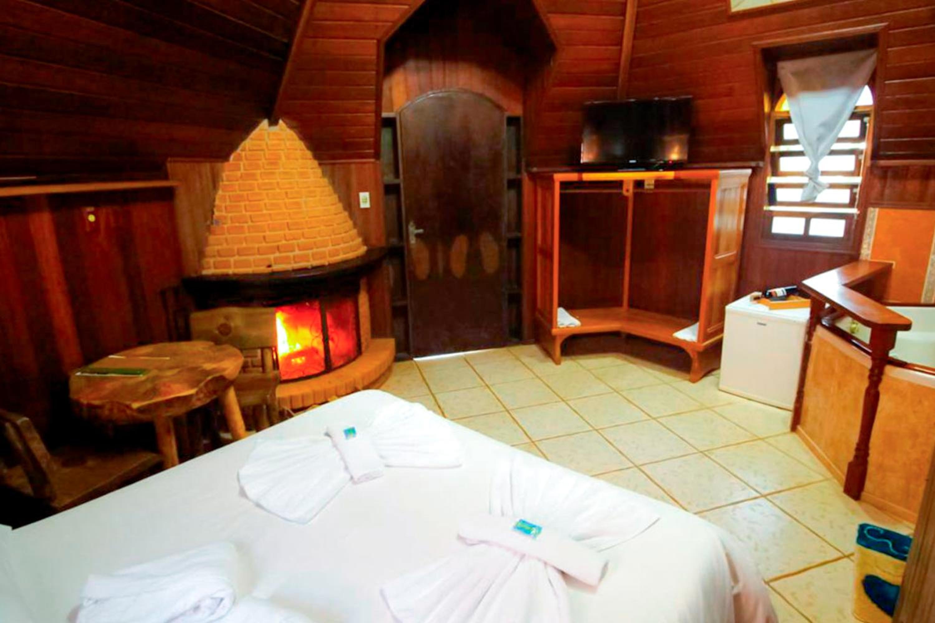 Luxury chalet with hot tub photo 3