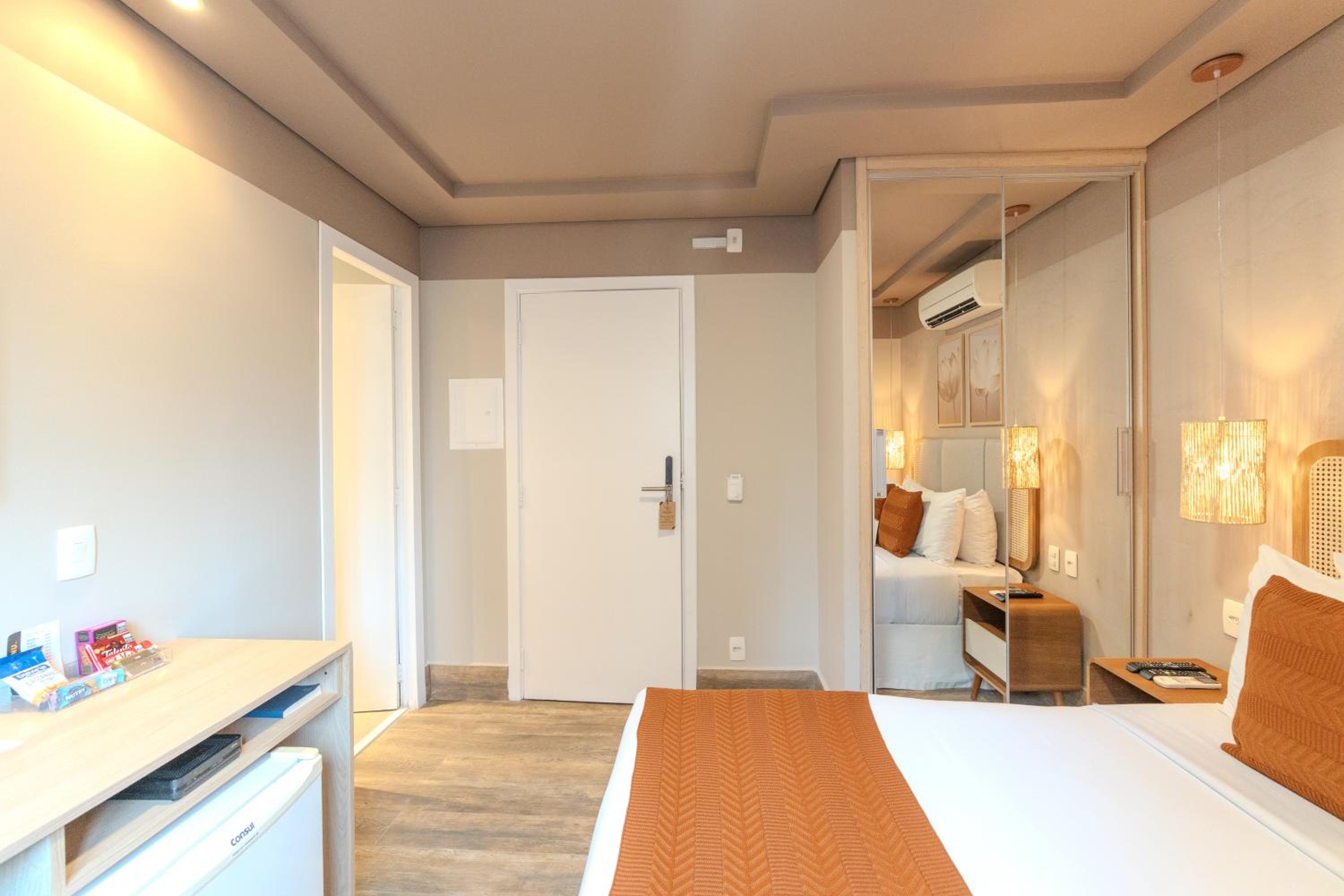 Standard Double Room thumbnail 6