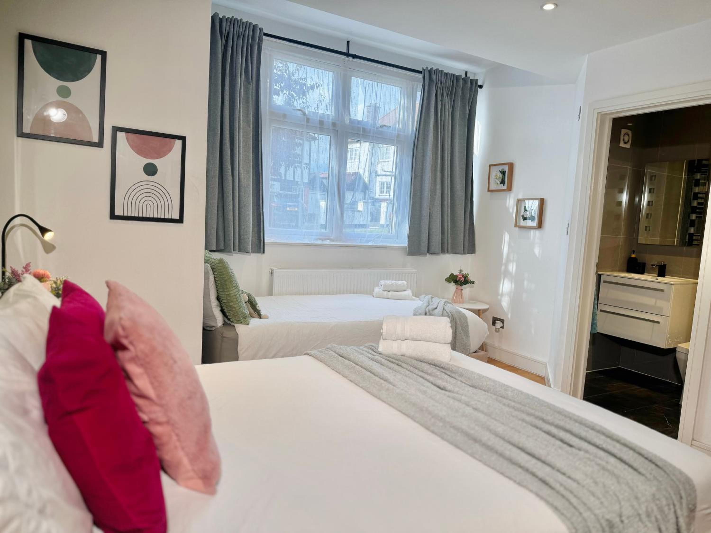Deluxe Double Room with Extra Bed photo 3