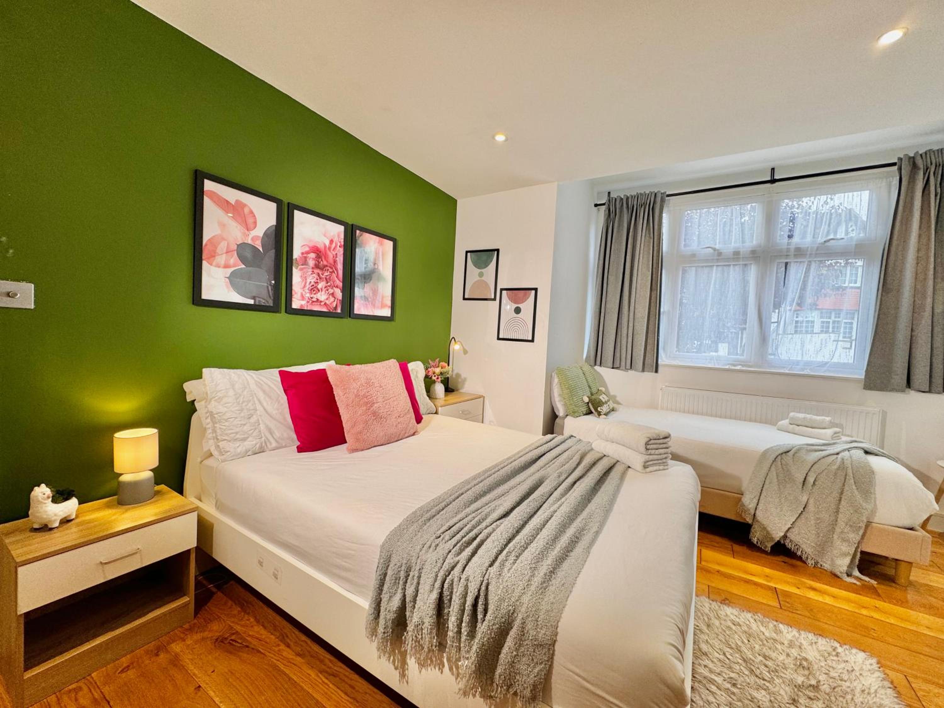 Deluxe Double Room with Extra Bed photo 2