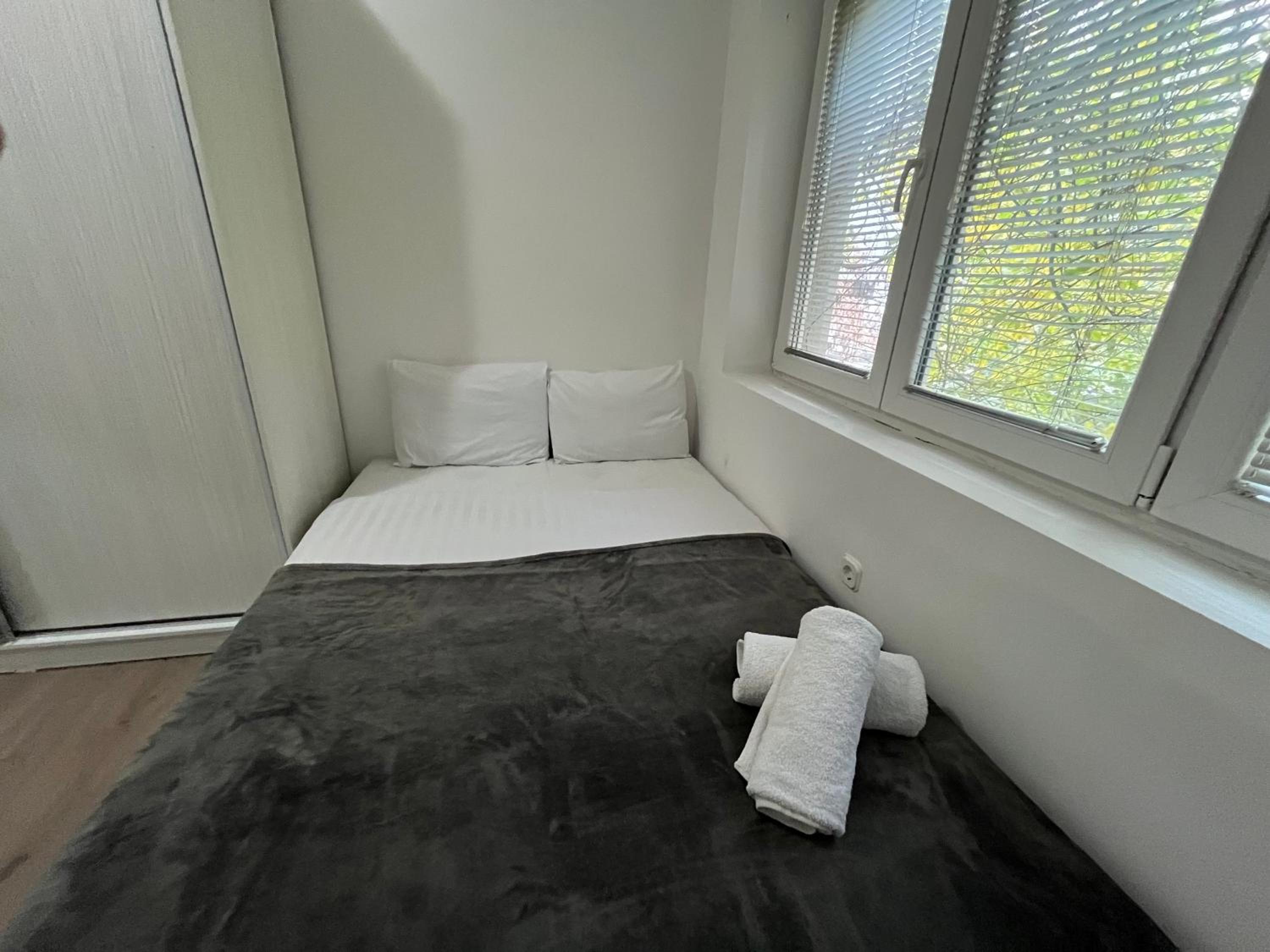 One-Bedroom Apartment - Photo 7