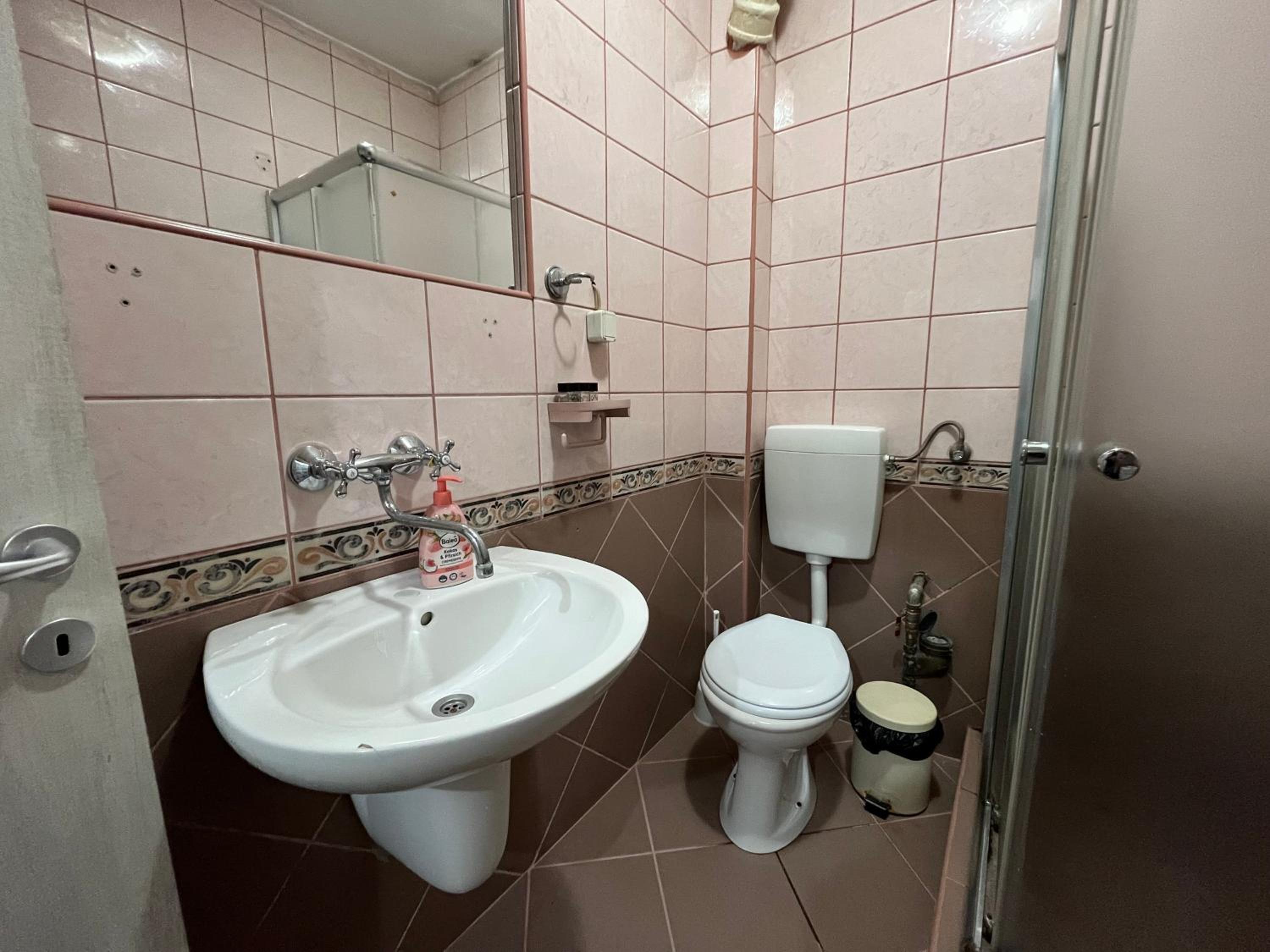 One-Bedroom Apartment - Photo 9