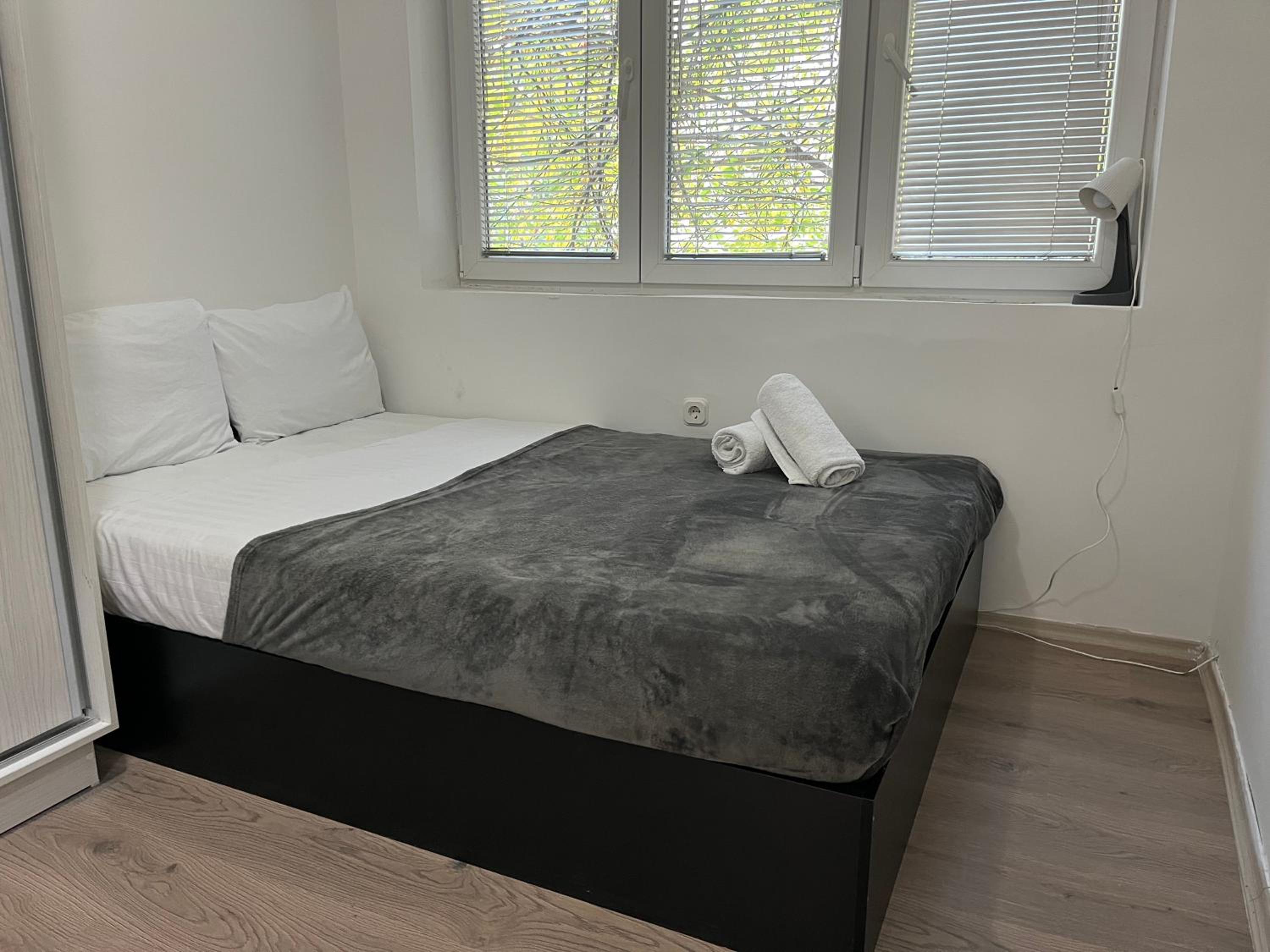 One-Bedroom Apartment - Photo 12