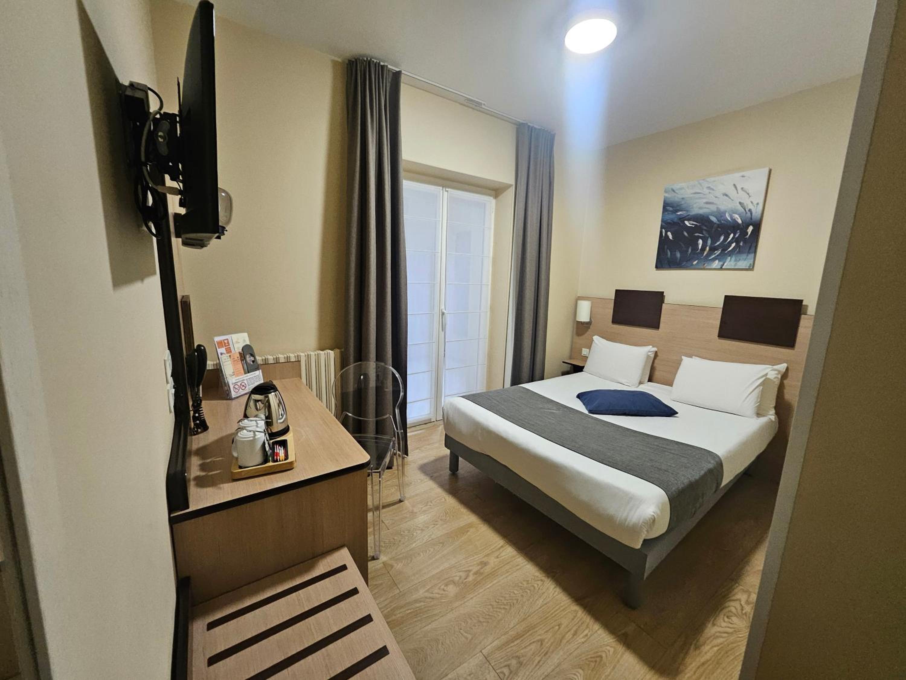 Double Room - Photo 10