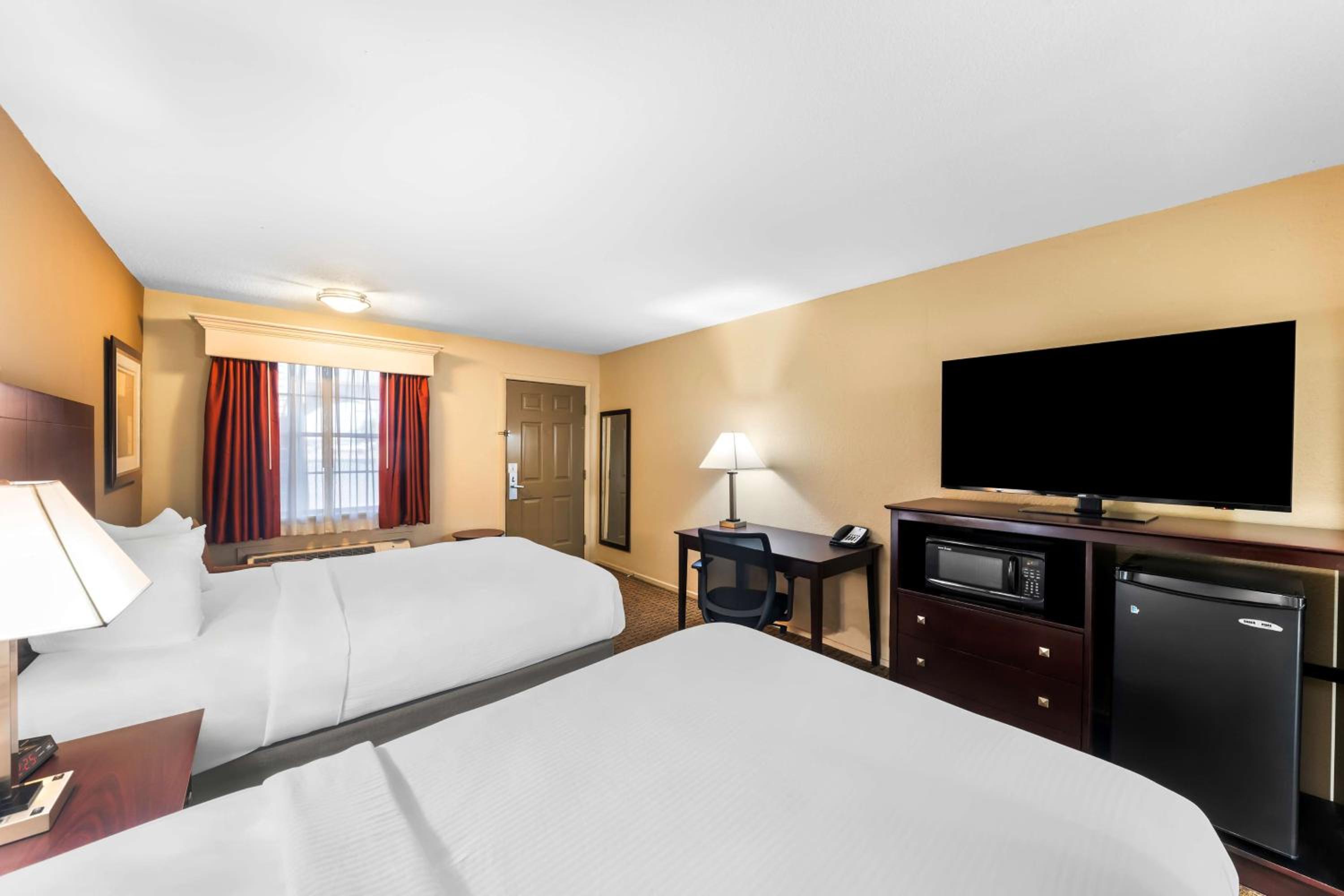 Double Room with Two Double Beds - Smoking photo 3