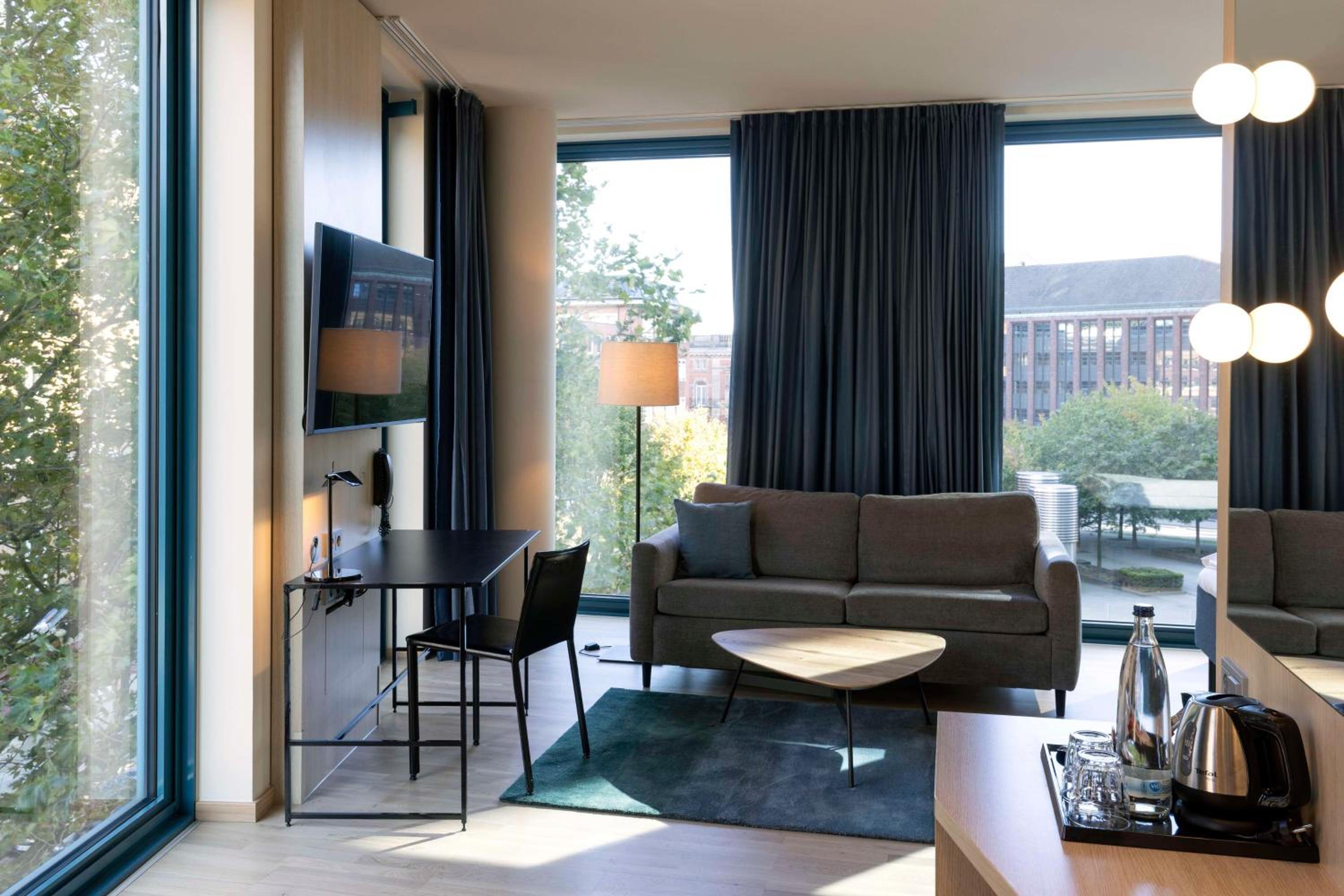 Superior Family Room thumbnail 6