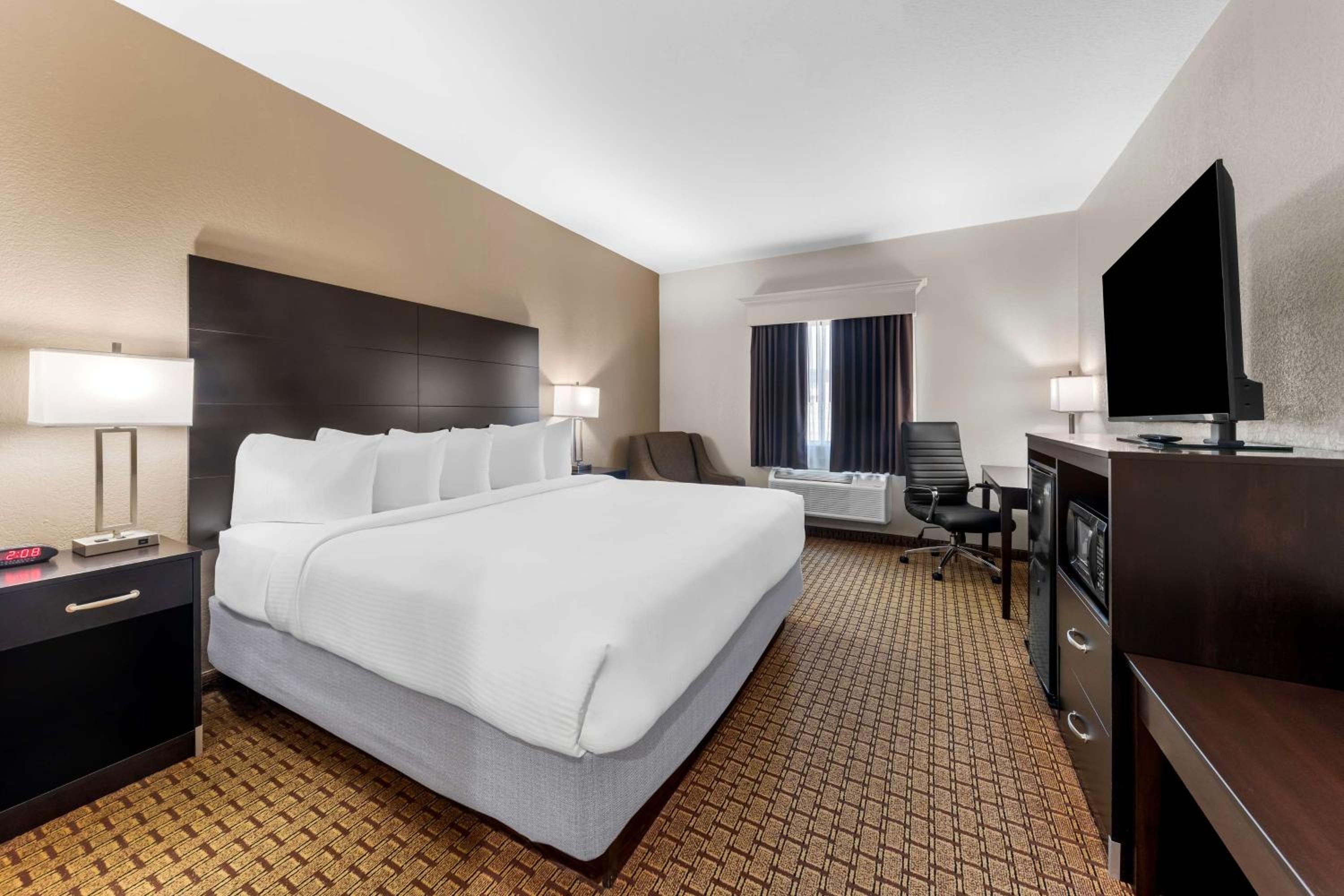 King Room - Non-Smoking - Photo 1