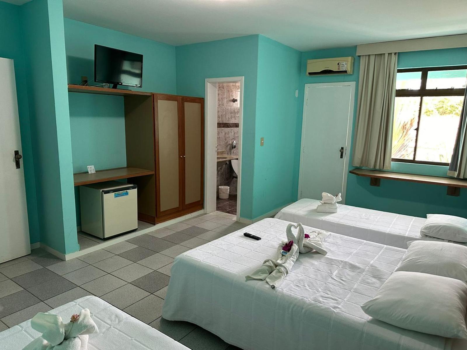 Quadruple Room with Balcony - Photo 2